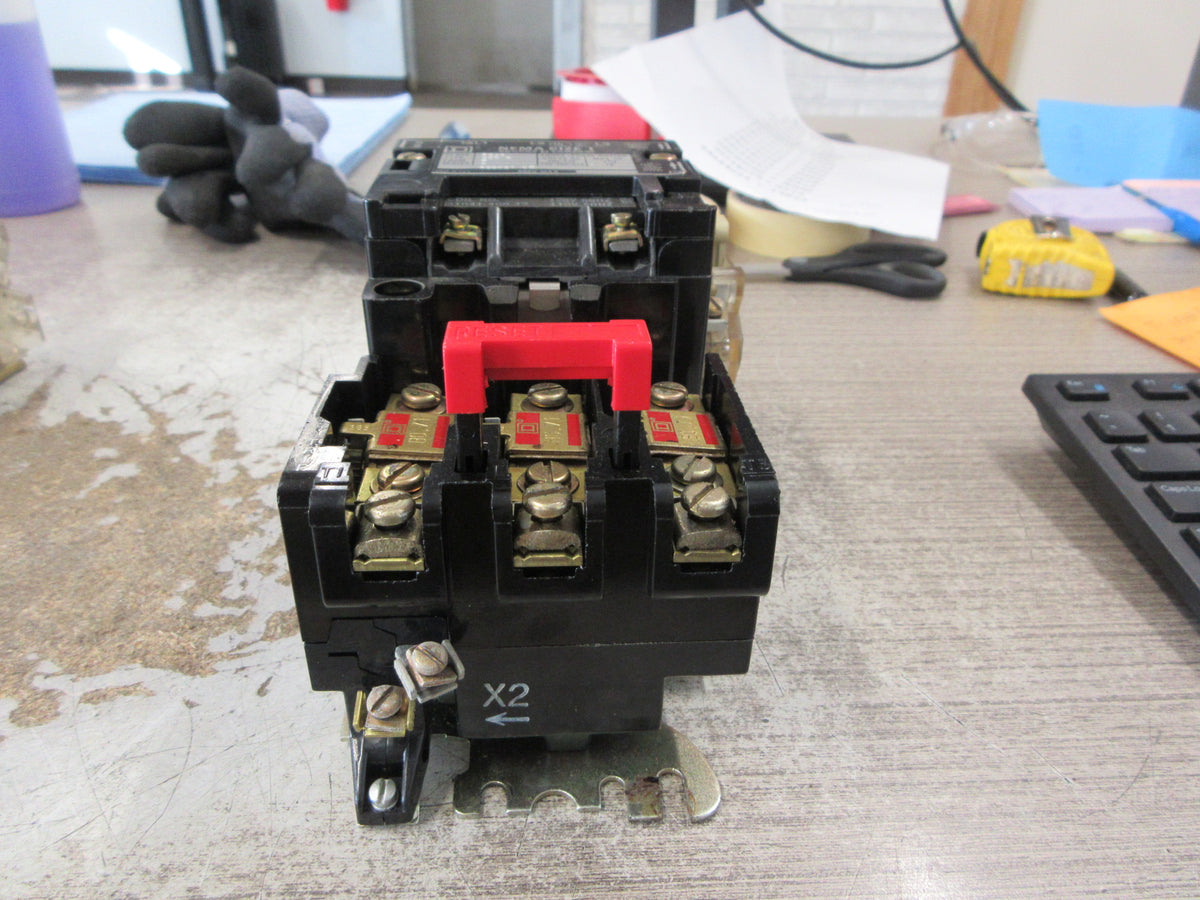 Square D Size 1 Starter 8536 SCO -3 S Ser. A 120V Coil 600V W/Aux Fuse Used