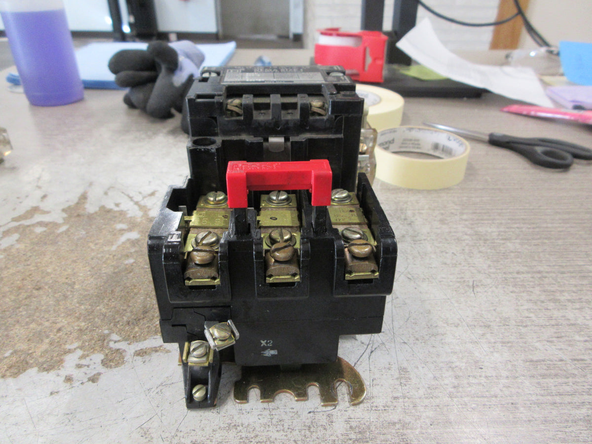 Square D Size 1 Starter 8536 SCO -3 S Ser. A 120V Coil 600V W/Aux Fuse Used