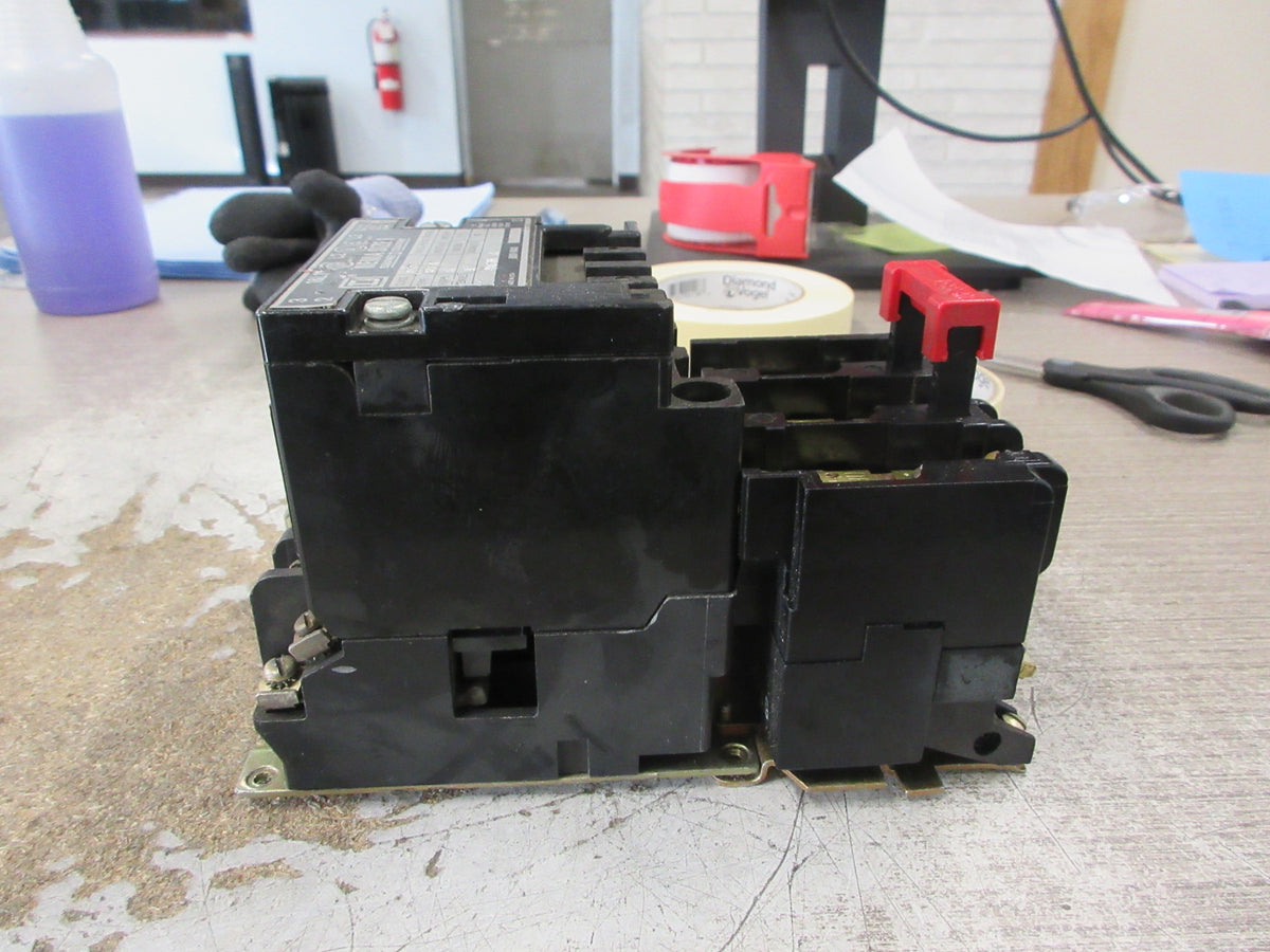 Square D Size 1 Starter 8536 SCO -3 S Ser. A 120V Coil 600V W/Aux Fuse Used