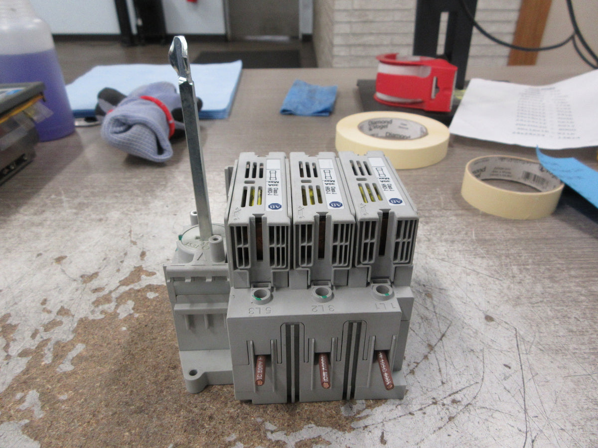 Allen-Bradley Fusible Disconnect Switch 194R-J30-1753 Ser. A 30A 600V 3P Used