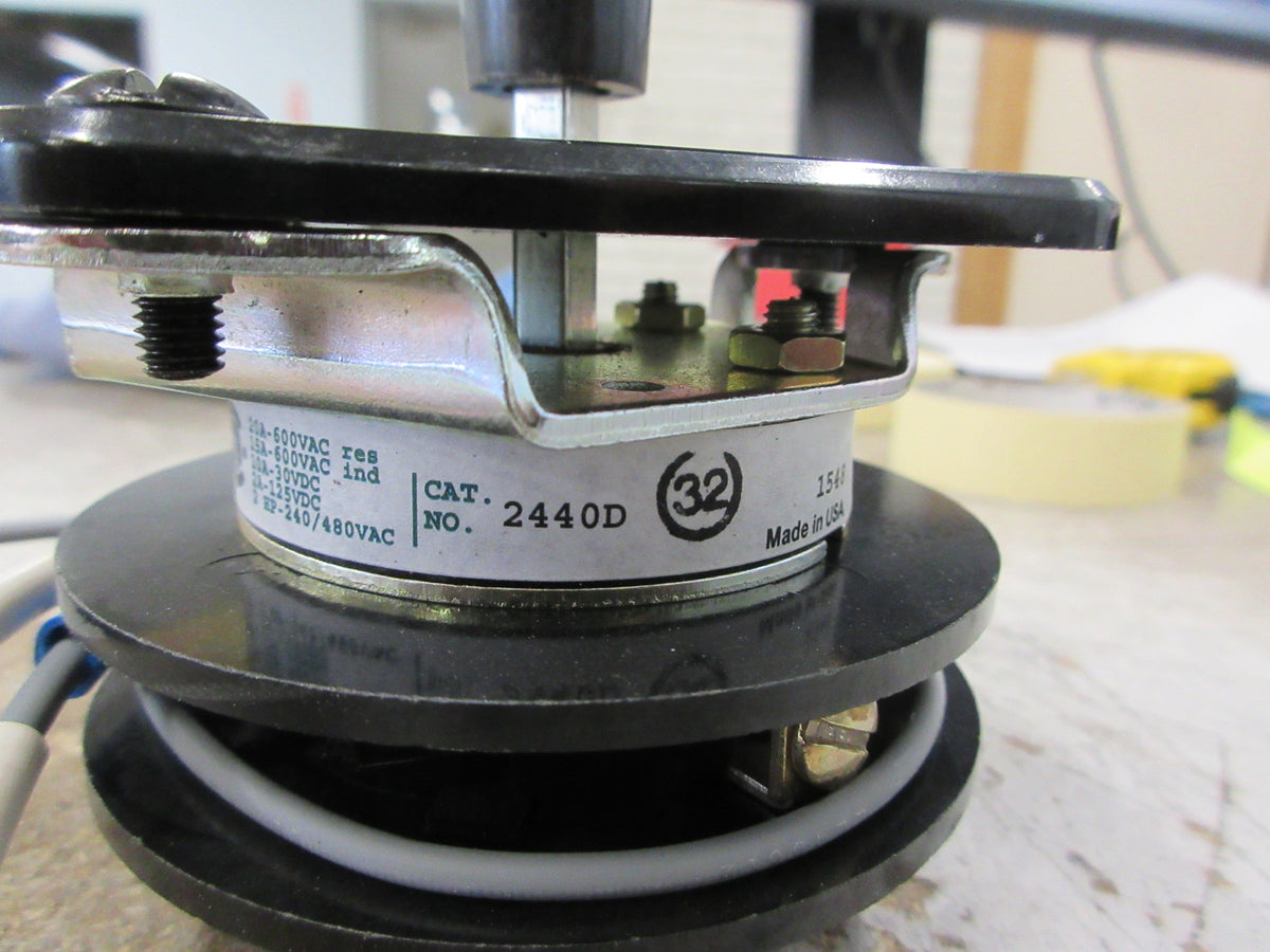 Electroswitch Series 24 Breaker Control Rotary Switch 2440D Used