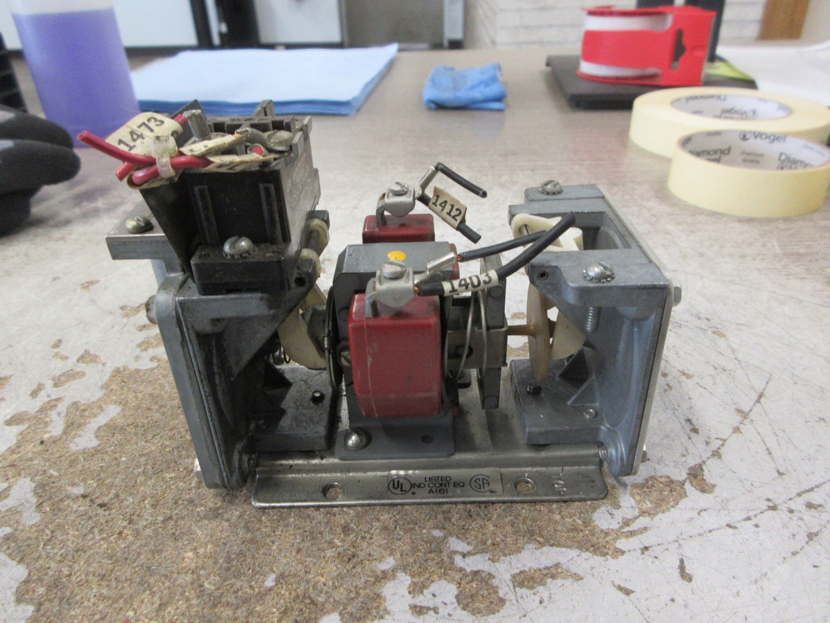 Cutler-Hammer Pneumatic Timing Relay 10337H178A 120V Coil 600V Used
