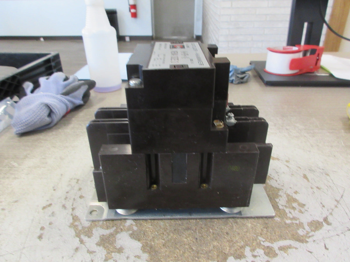Cutler-Hammer Size 3 Contactor C10EN3 120V Coil 90A 575V (1) Aux Contact Used
