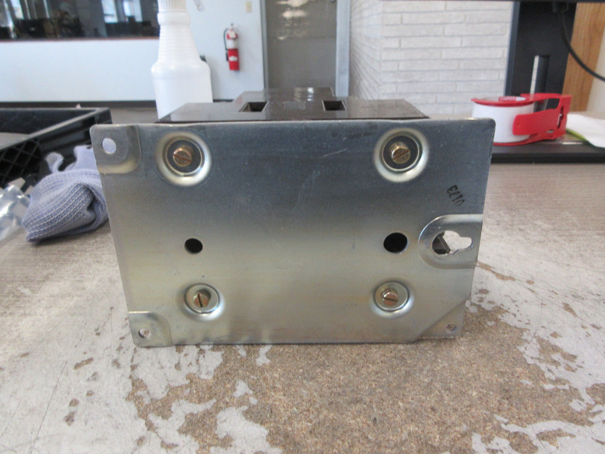 Cutler-Hammer Size 3 Contactor C10EN3 120V Coil 90A 575V (1) Aux Contact Used