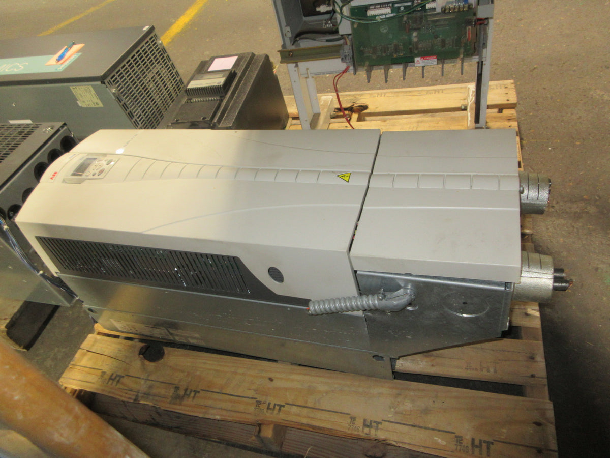 ABB ACH550 AC Drive ACH550-UH-178A-2 60HP Input: 3PH , 208-240VAC , 178A Used