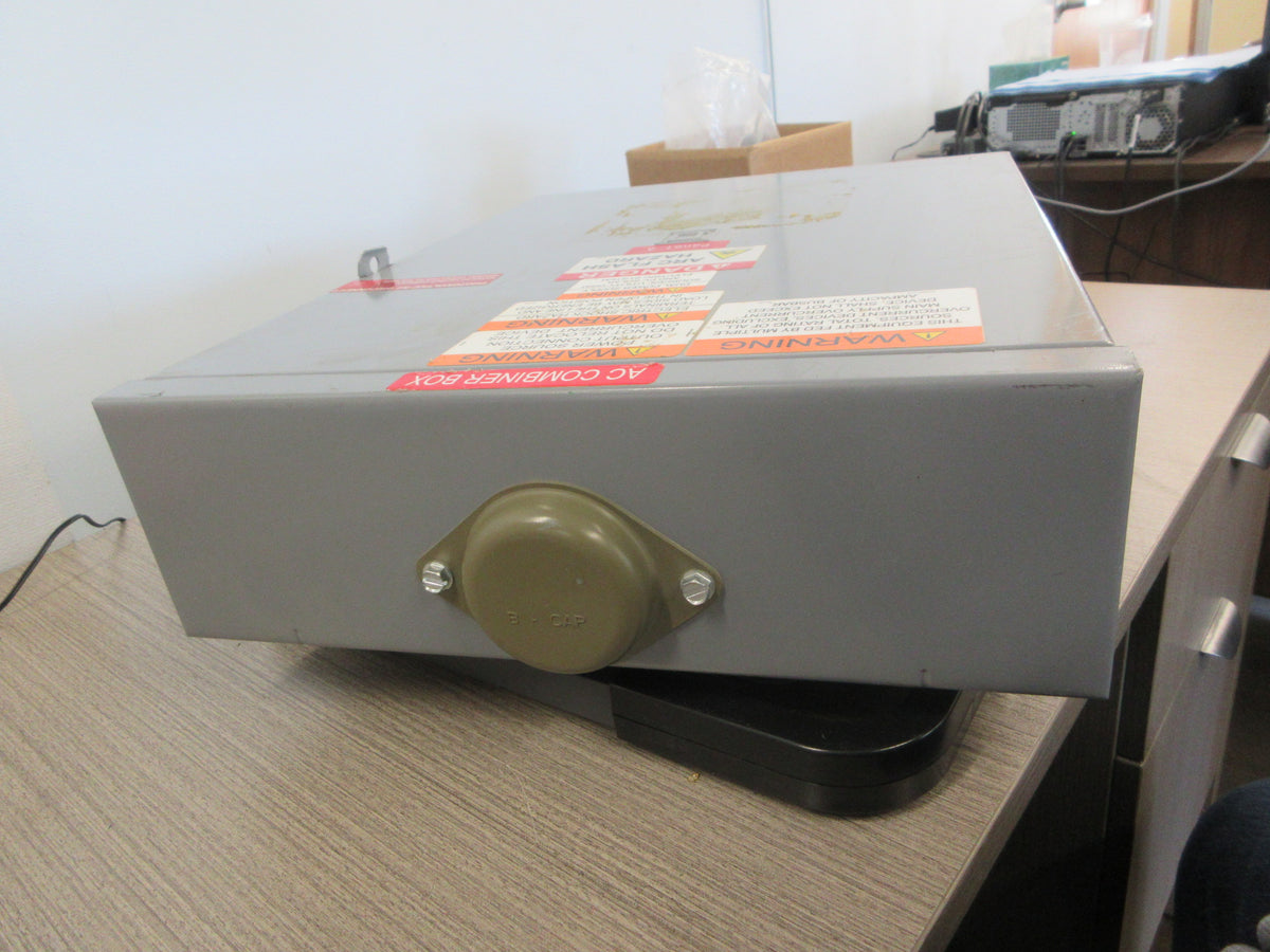 Square D Homeline 3R Load Center 125A Main Breaker 12-Slot Used