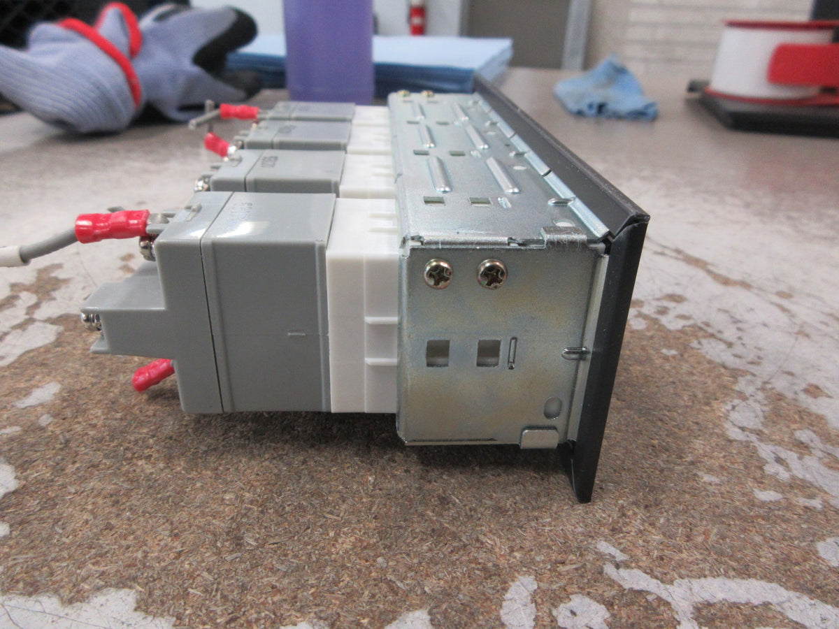Idec Annunciator SLC40N-0104-DHT2FB 4x1 Used