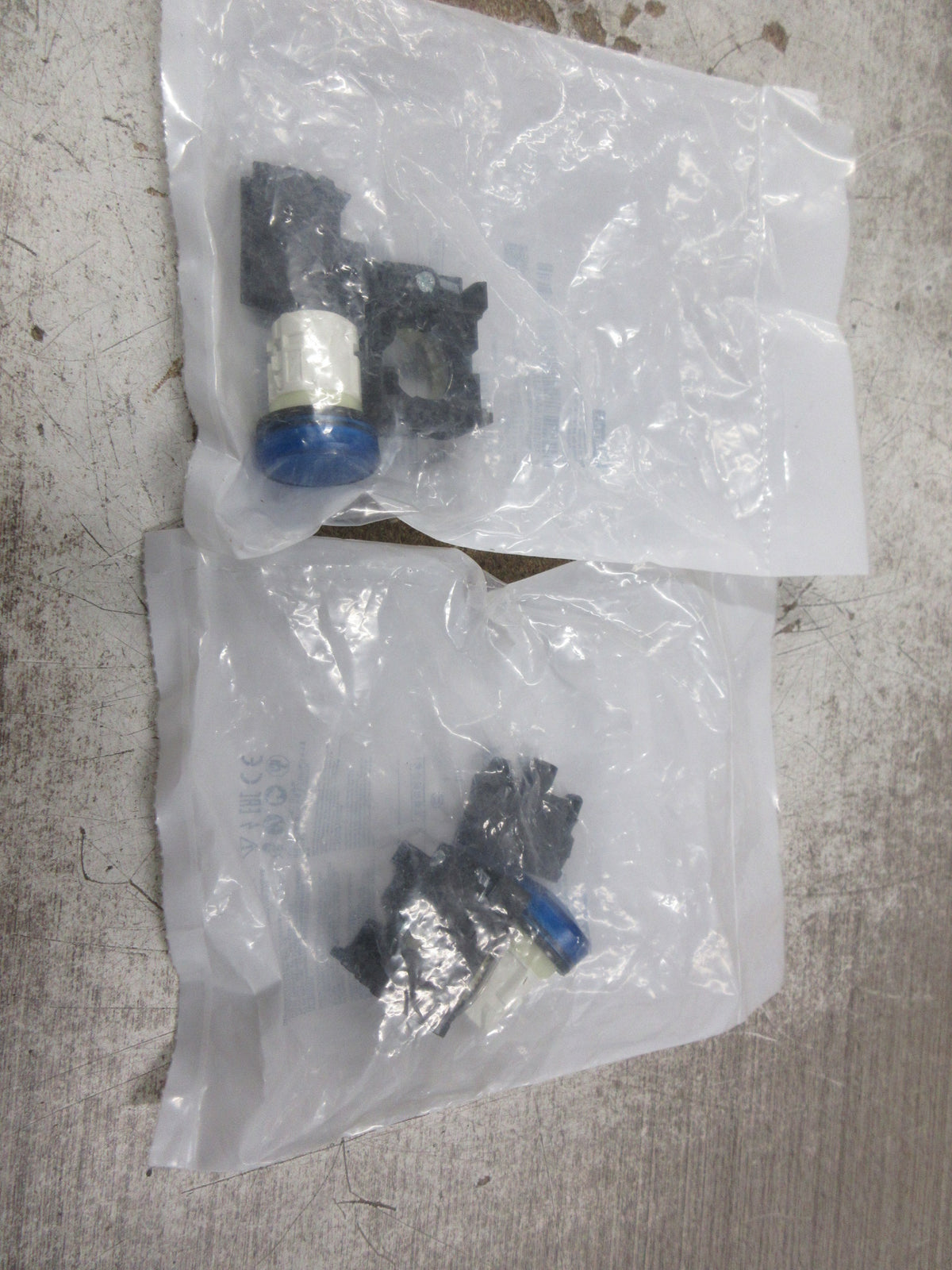 Siemens Indicator Light 3SU1102-6AA50-1AA0 24V AC/DC Blue *Lot of 2* New Surplus