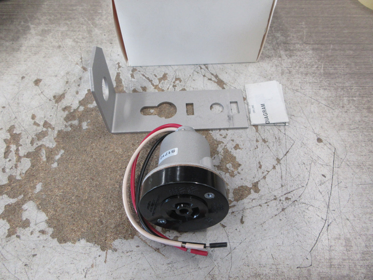 Area Lighting Research Photo Control Receptacle AM-2-A 120-480V New Surplus