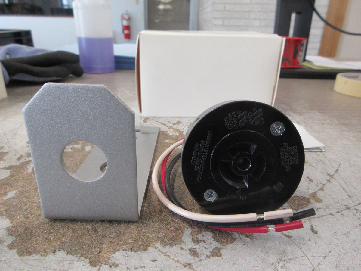 Area Lighting Research Photo Control Receptacle AM-2-A 120-480V New Surplus