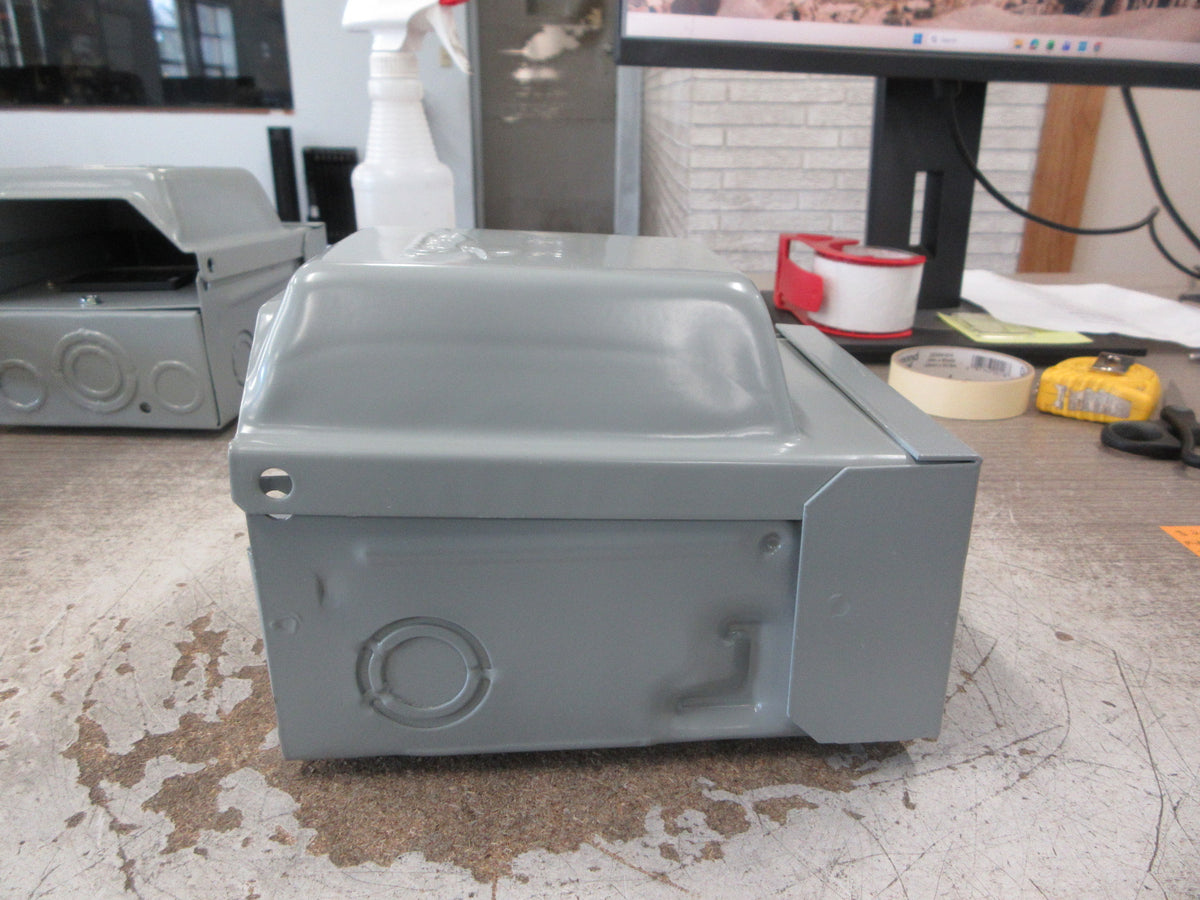 Midwest Electric 3R Combination Enclosed Switch/Power Outlet New Surplus