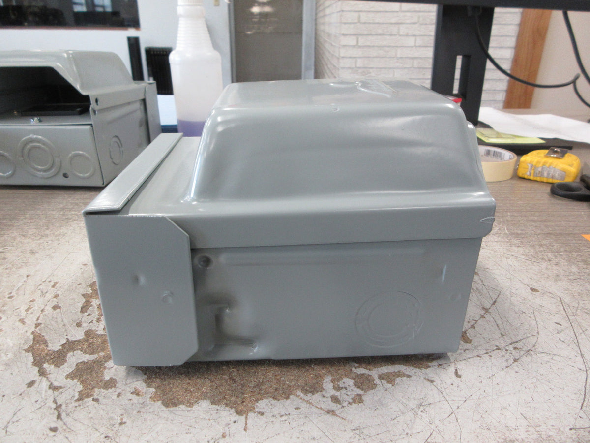 Midwest Electric 3R Combination Enclosed Switch/Power Outlet New Surplus