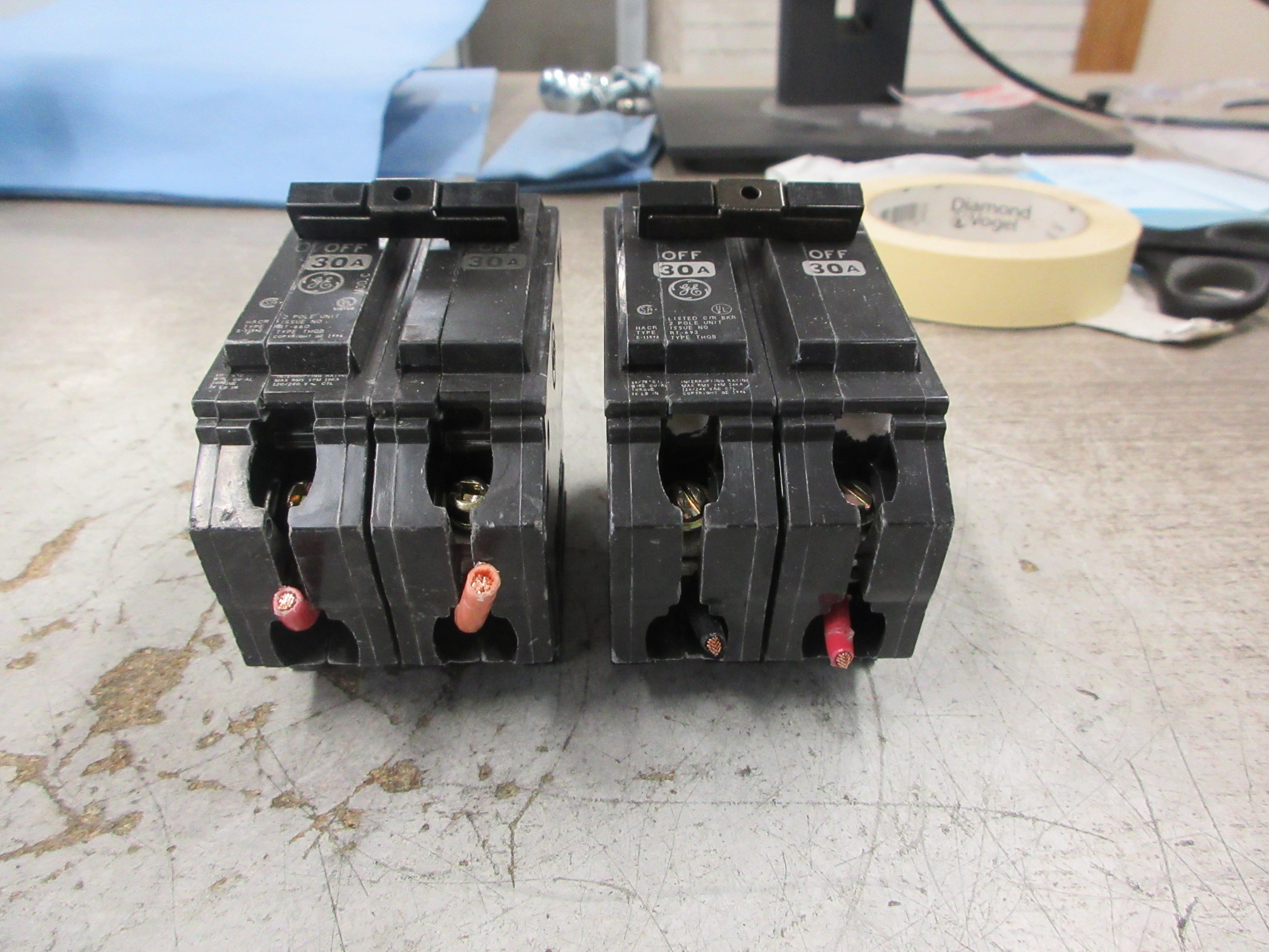 GE No Mounting Screws Circuit Breaker THQB2130 30A 120/240V 2P *Lot of 2* Used