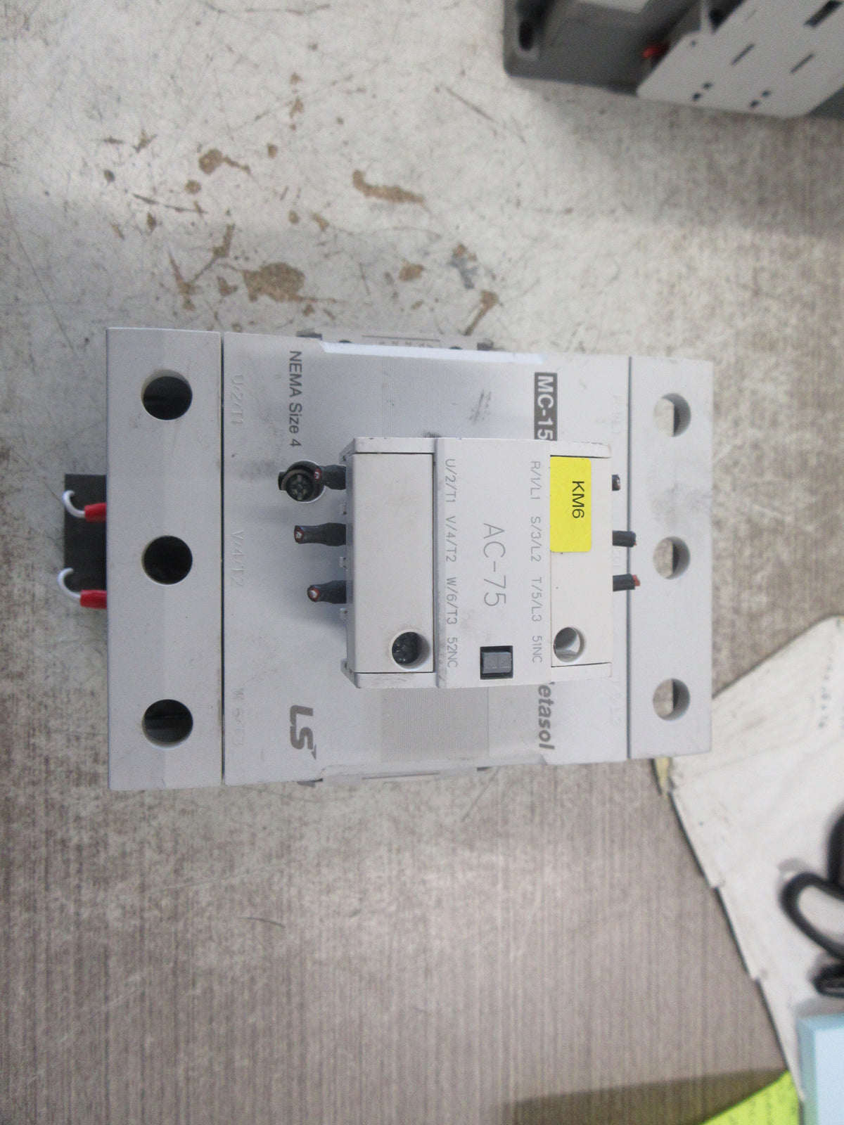 LS Metasol Size 4 Contactor MC-150a 24VDC Coil 250A 600V (2) Aux Contacts Used