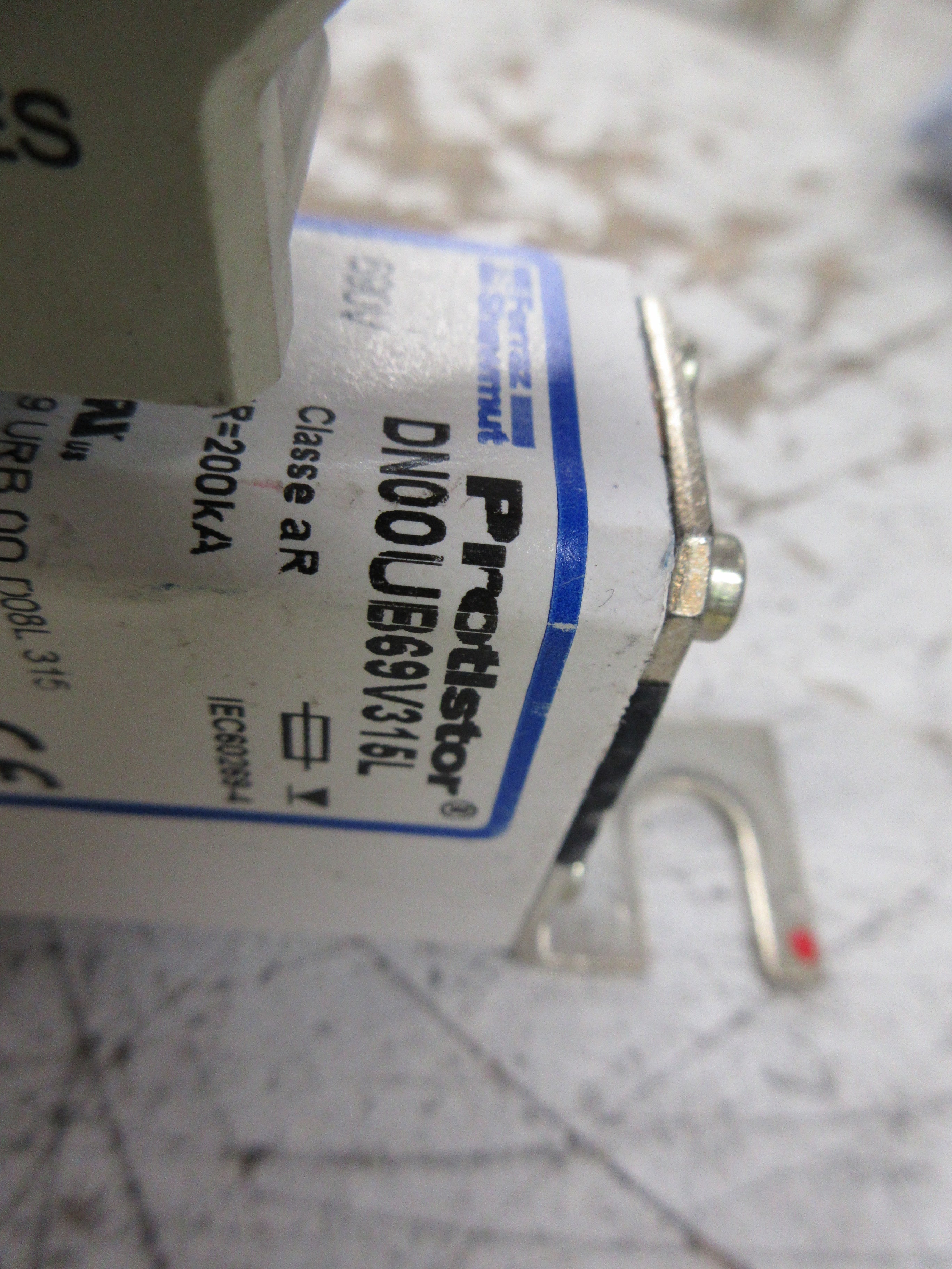 Ferraz Shawmut Protistor Fuse DN00UB69V315L 315A 690V W/Aux Contact Used