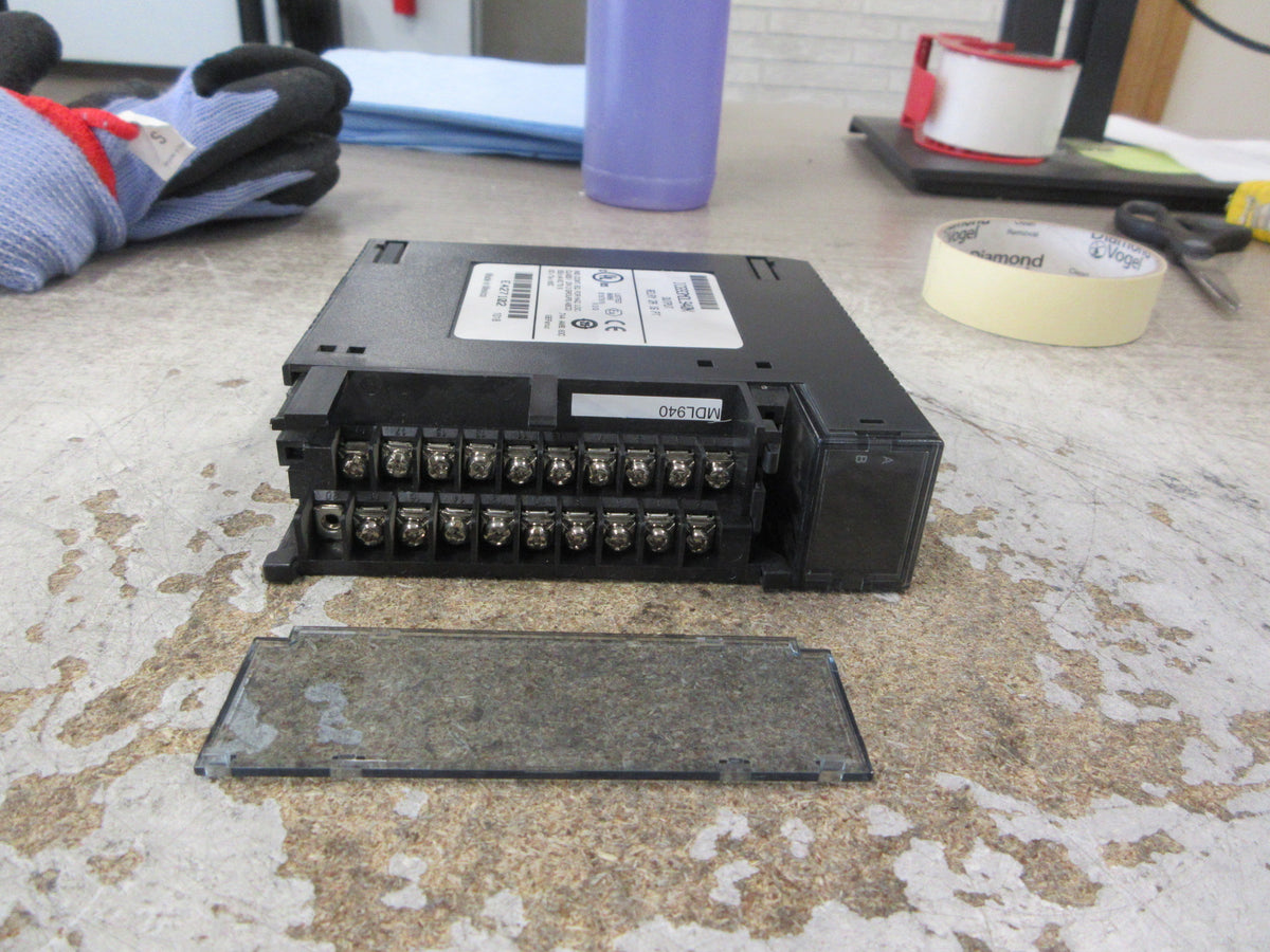 GE Fanuc Output Module IC693MDL940K 16 PT *Broken Cover* Used