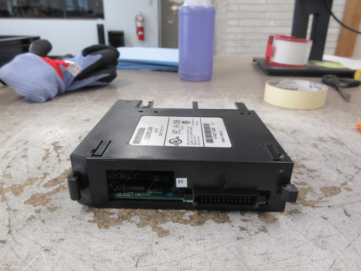 GE Fanuc Output Module IC693MDL940K 16 PT *Broken Cover* Used