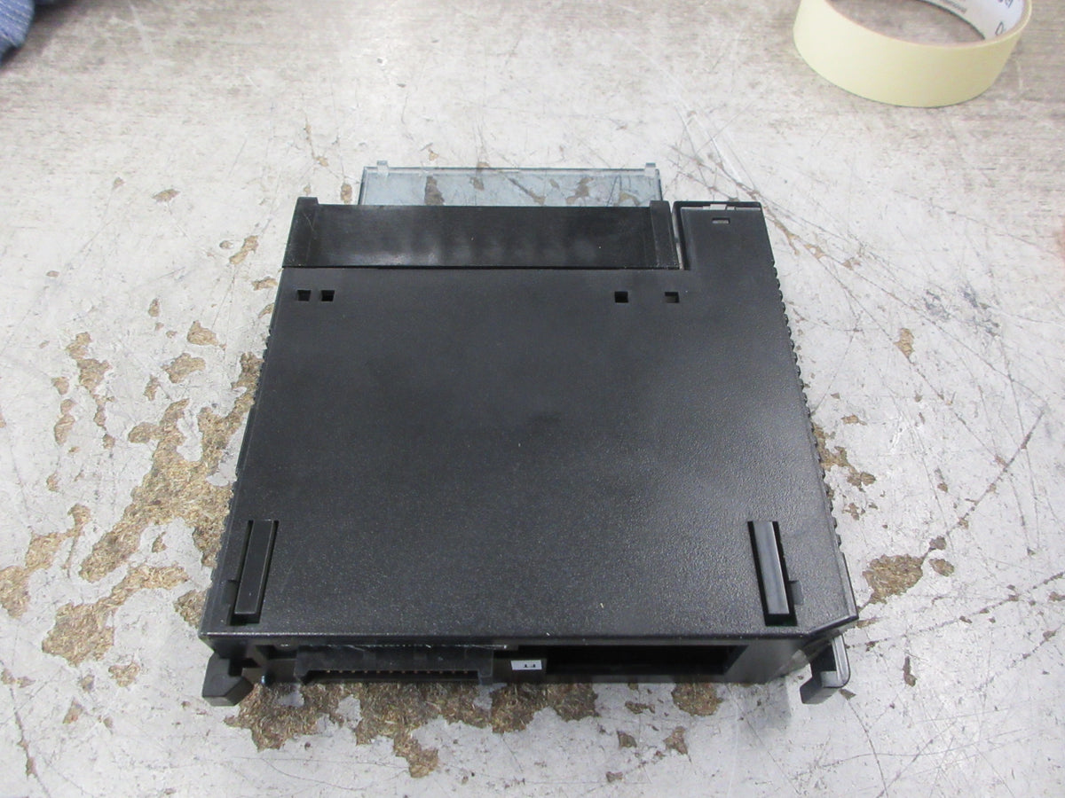 GE Fanuc Output Module IC693MDL940K 16 PT *Broken Cover* Used