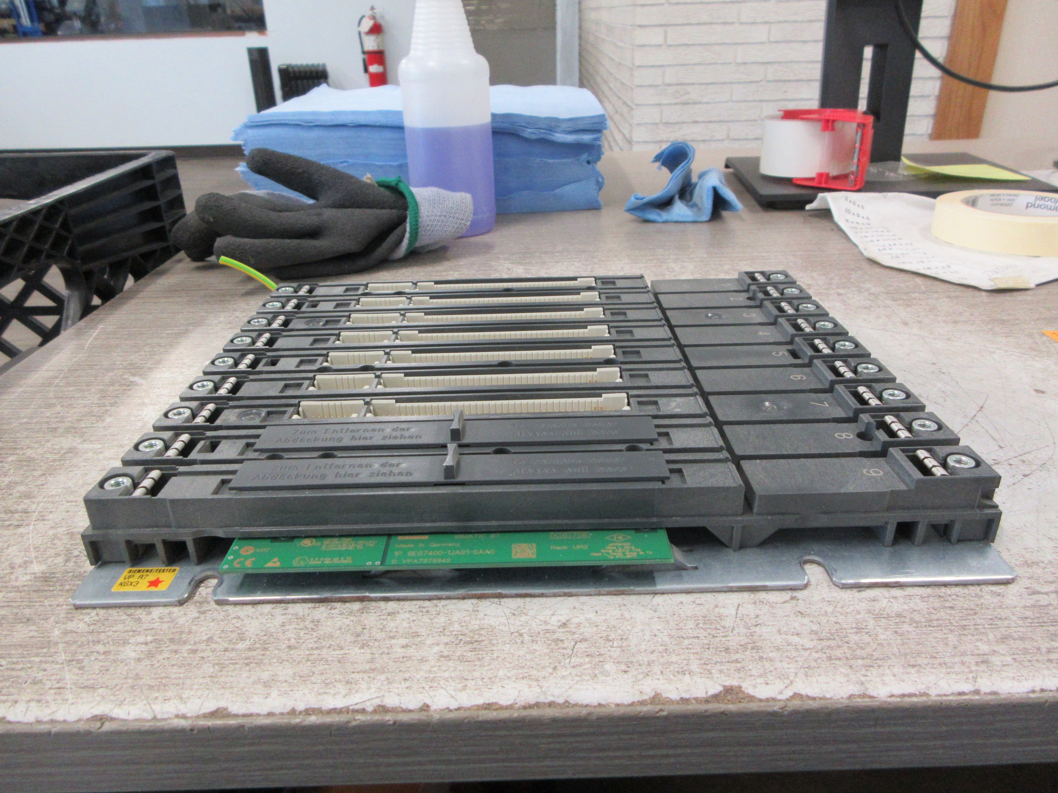 Siemens Simatic S7 UR2 Rack 6ES7 400-1JA01-0AA0 9-Slot Used