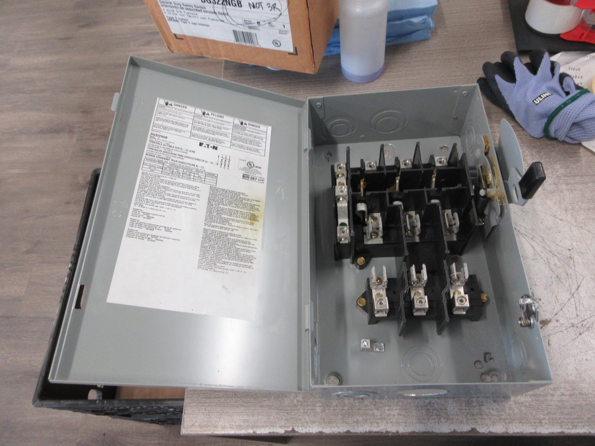 Eaton Fusible Safety Switch/Disconnect DG322NGB Ser. B 60A 240V 4W Used