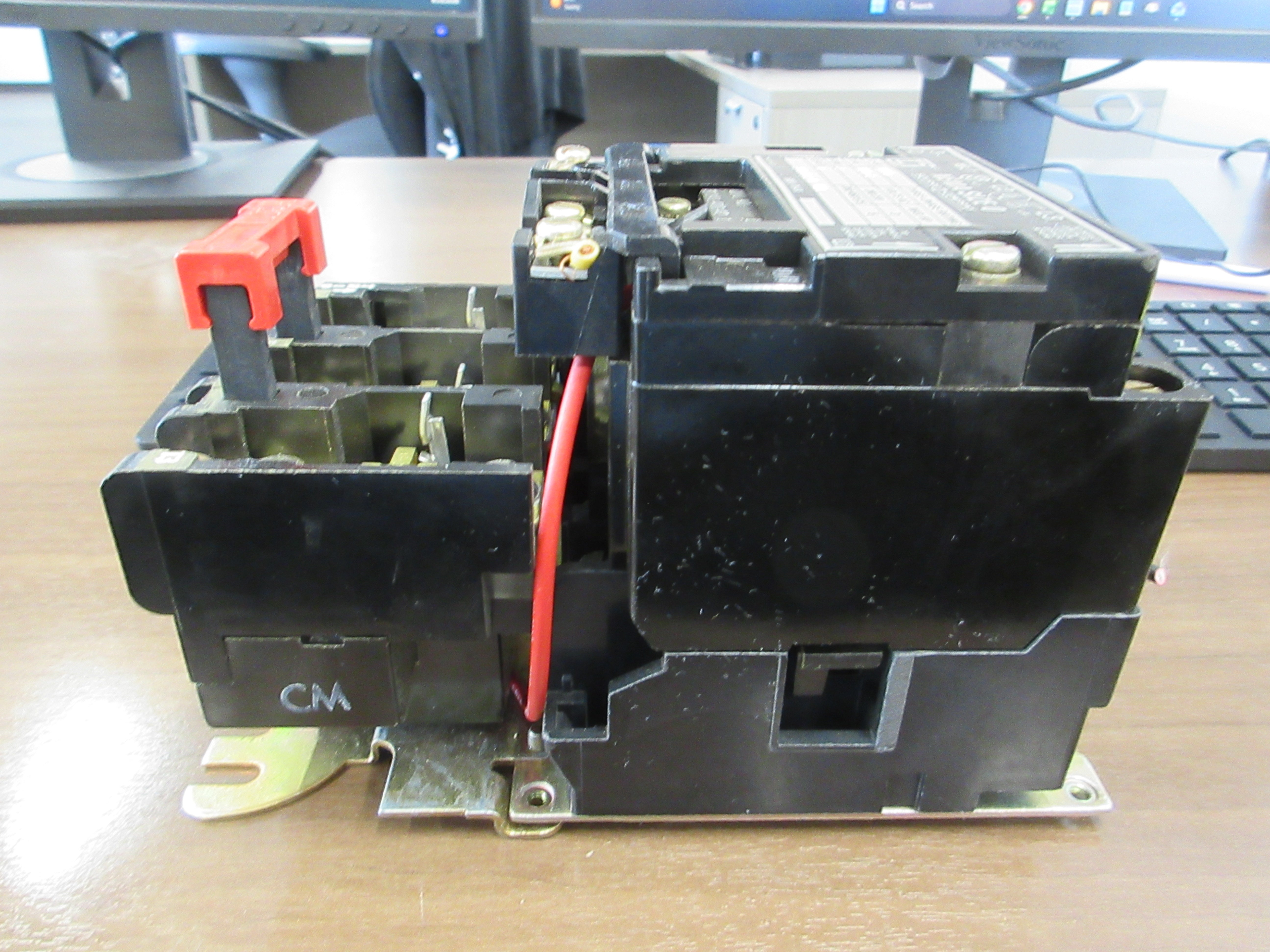 Square D Size 0 Starter 8536 SBO 2 S Ser. A 120V Coil 600V w/Interlock Used