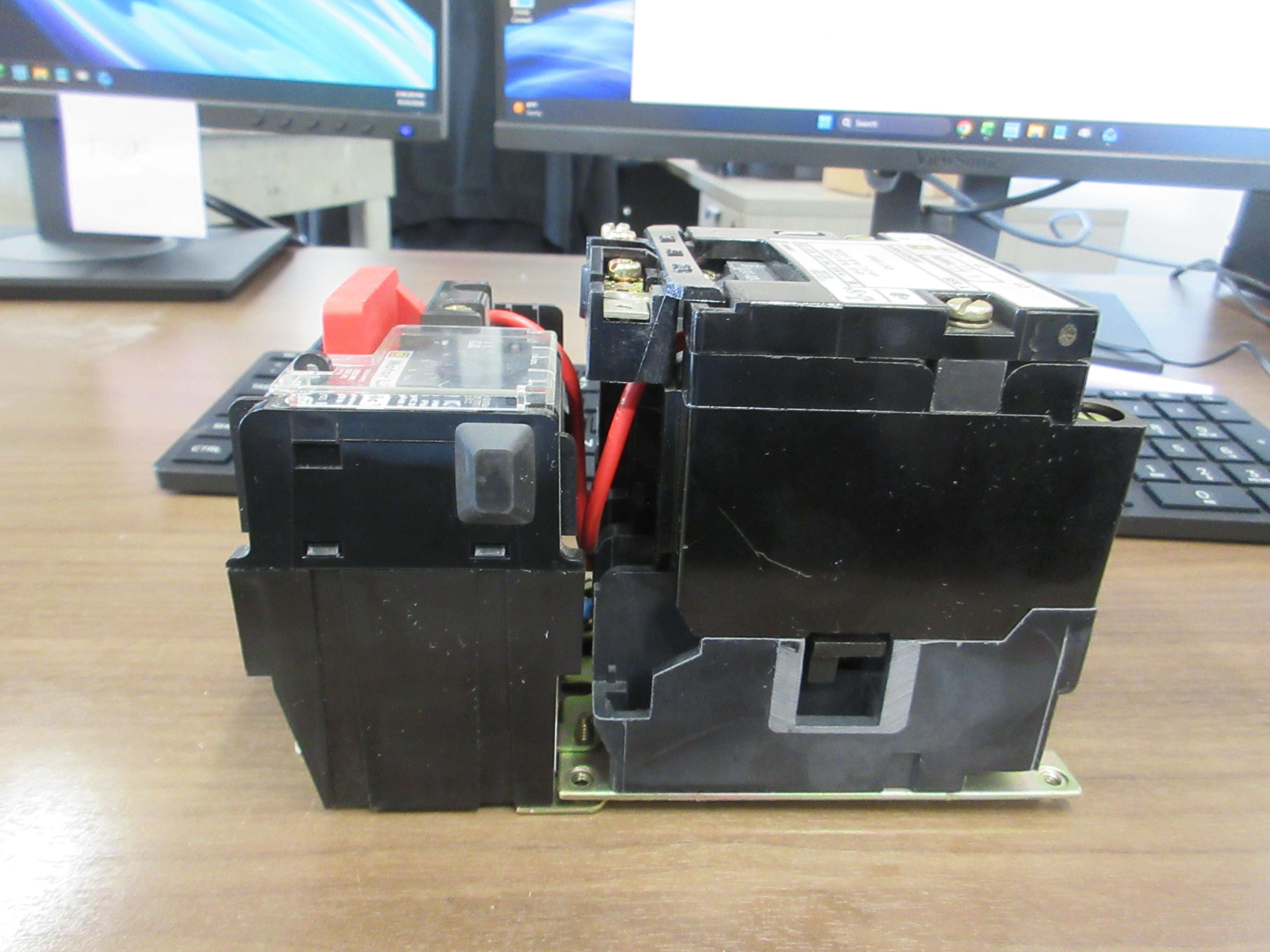 Square D Size 1 Starter 8536SCO3H30S/9065 SF120 120V Coil TRIP: 9-27A Used