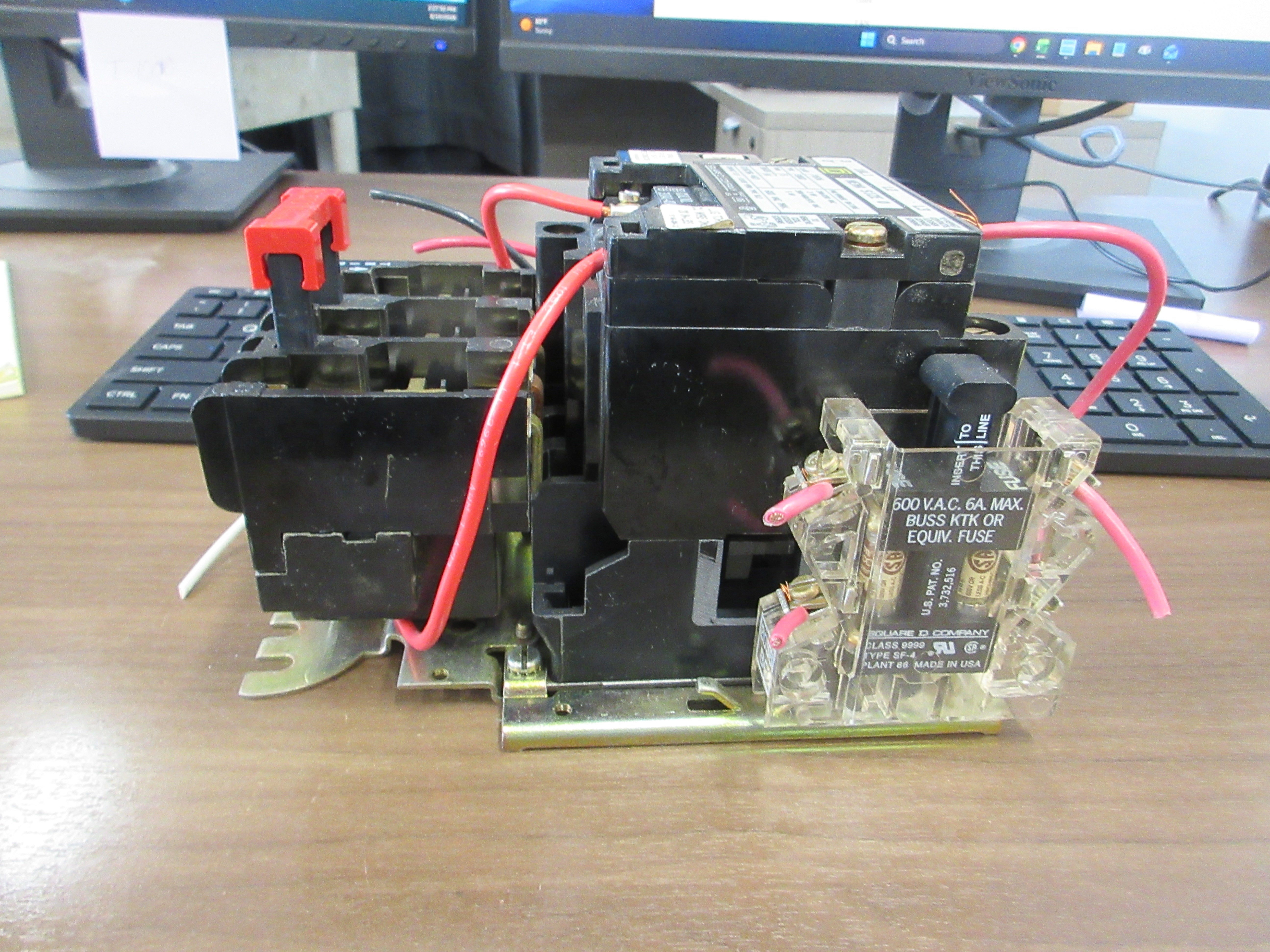 Square D Size 0 Starter 8536 SBO2 S Ser. A 120V Coil 600V (1) Aux Fuse Used