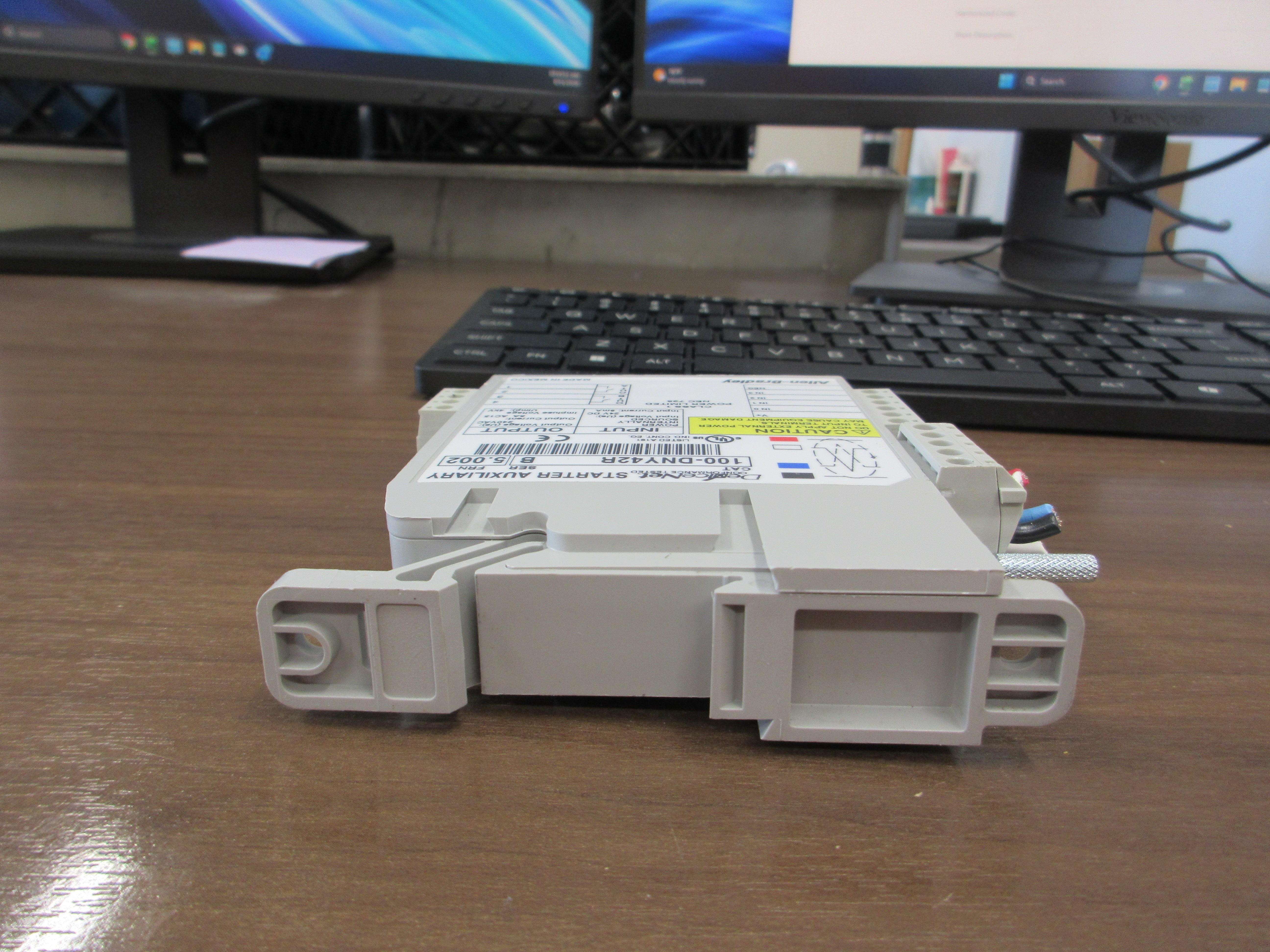 Allen-Bradley DeviceNet Starter Auxlliry 100-DNY42R Ser.B FRN: 5.002 Used