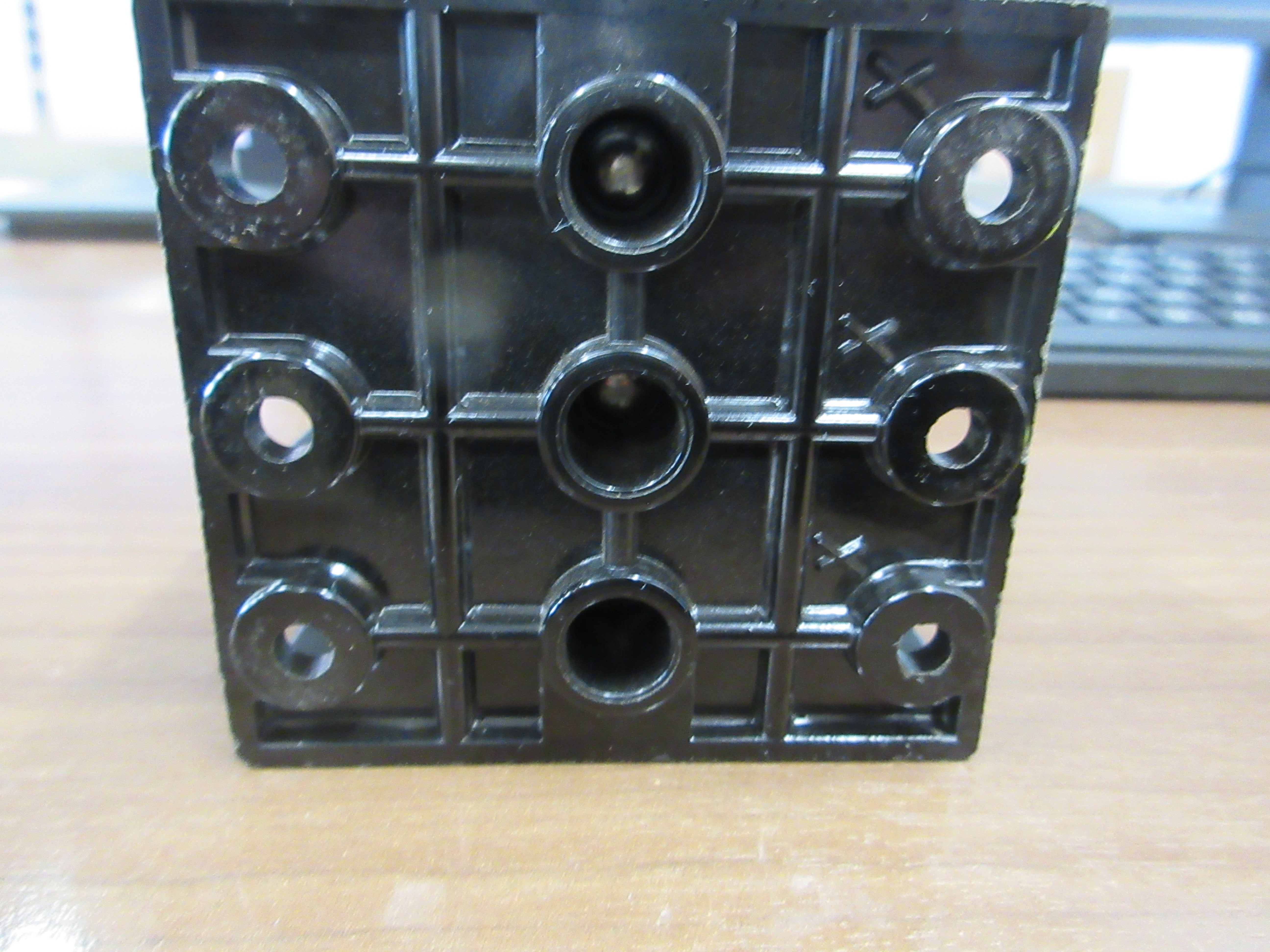 Buss Power Distribution Block 16280-3 175A 600V 3P Line (1) :2/0-14 Used