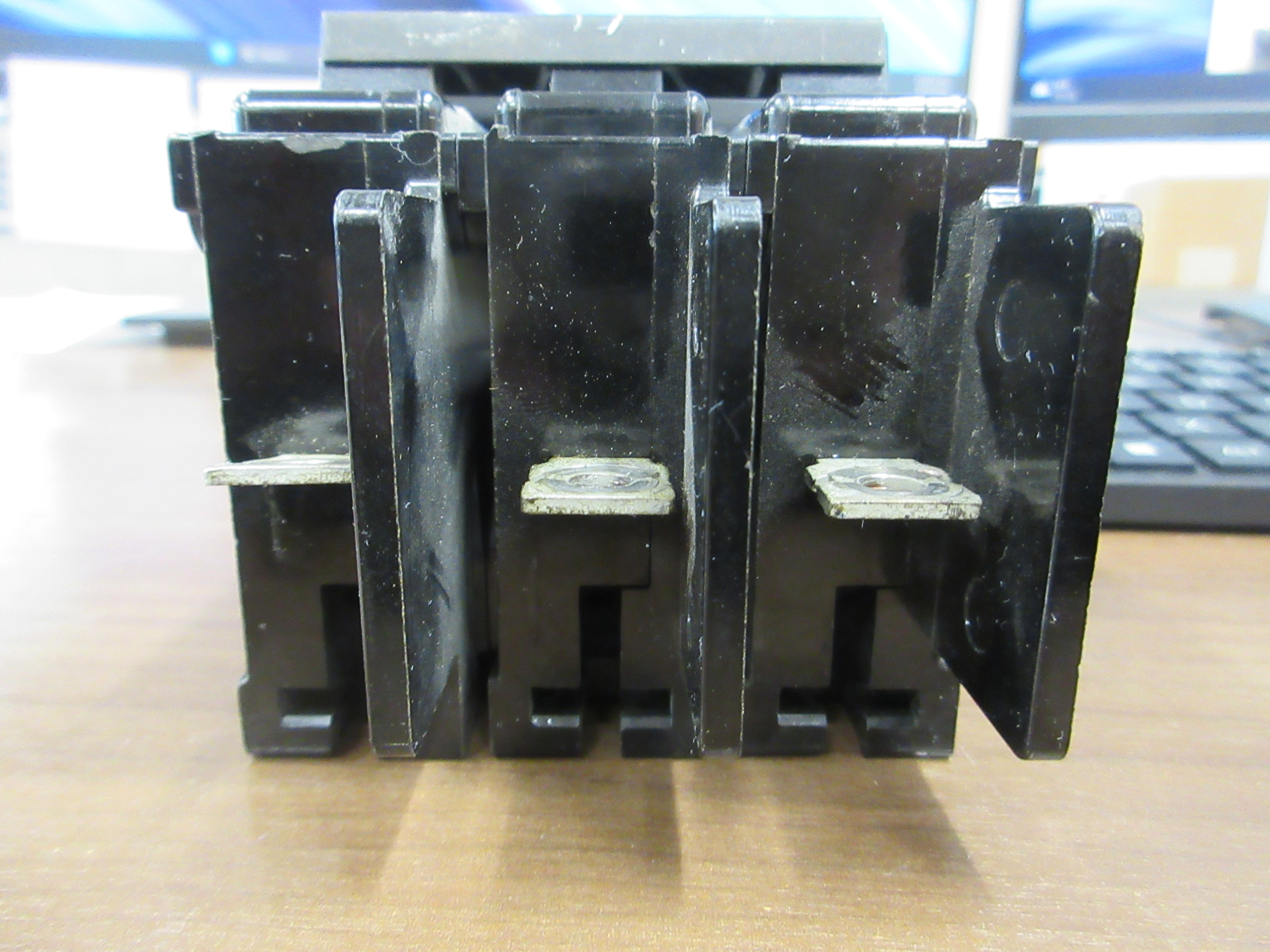 ITE Bolt-On Circuit Breaker BQ3-B020 20A 240V 3 P Used