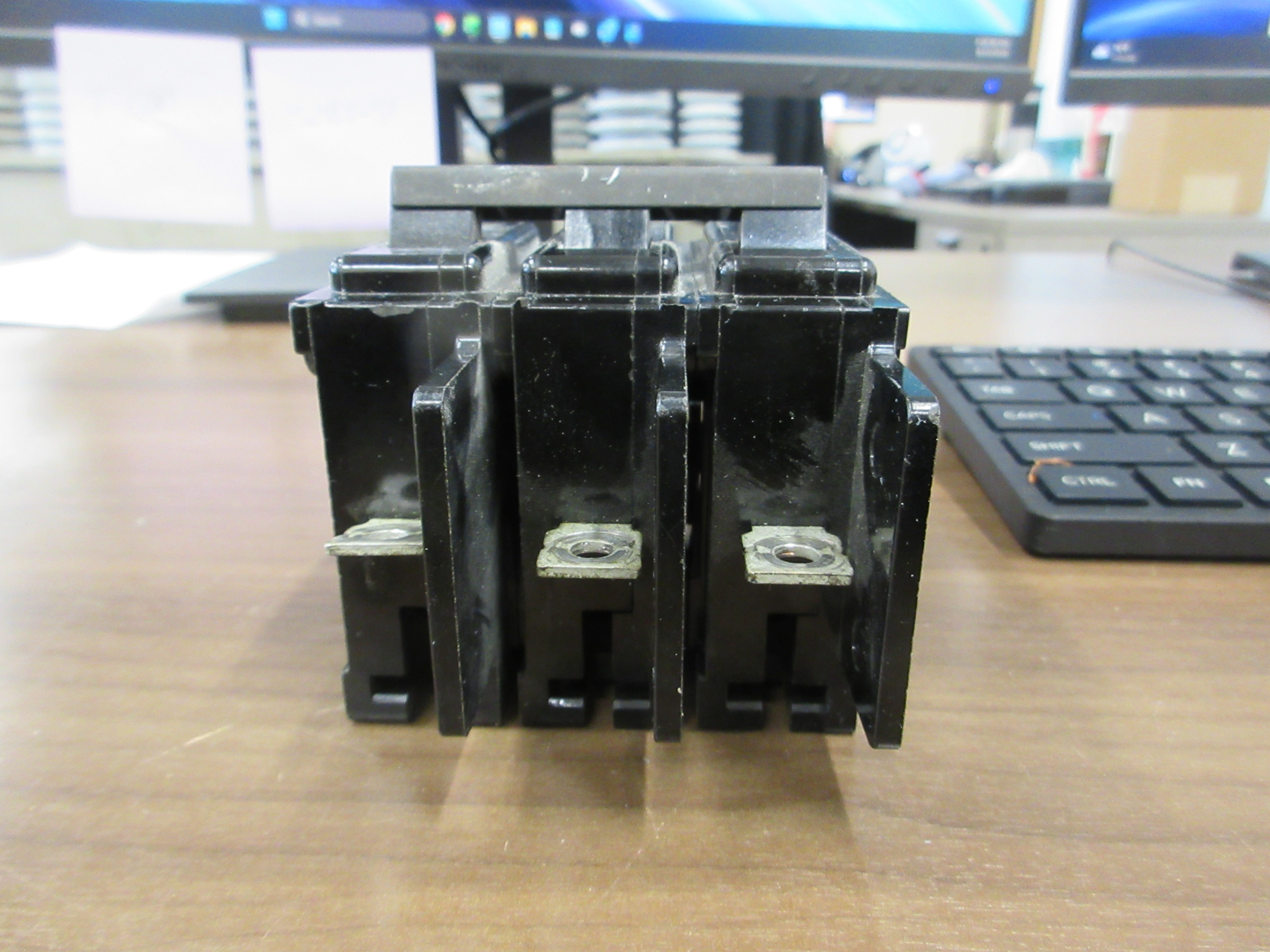 ITE Bolt-On Circuit Breaker BQ3-B020 20A 240V 3 P Used