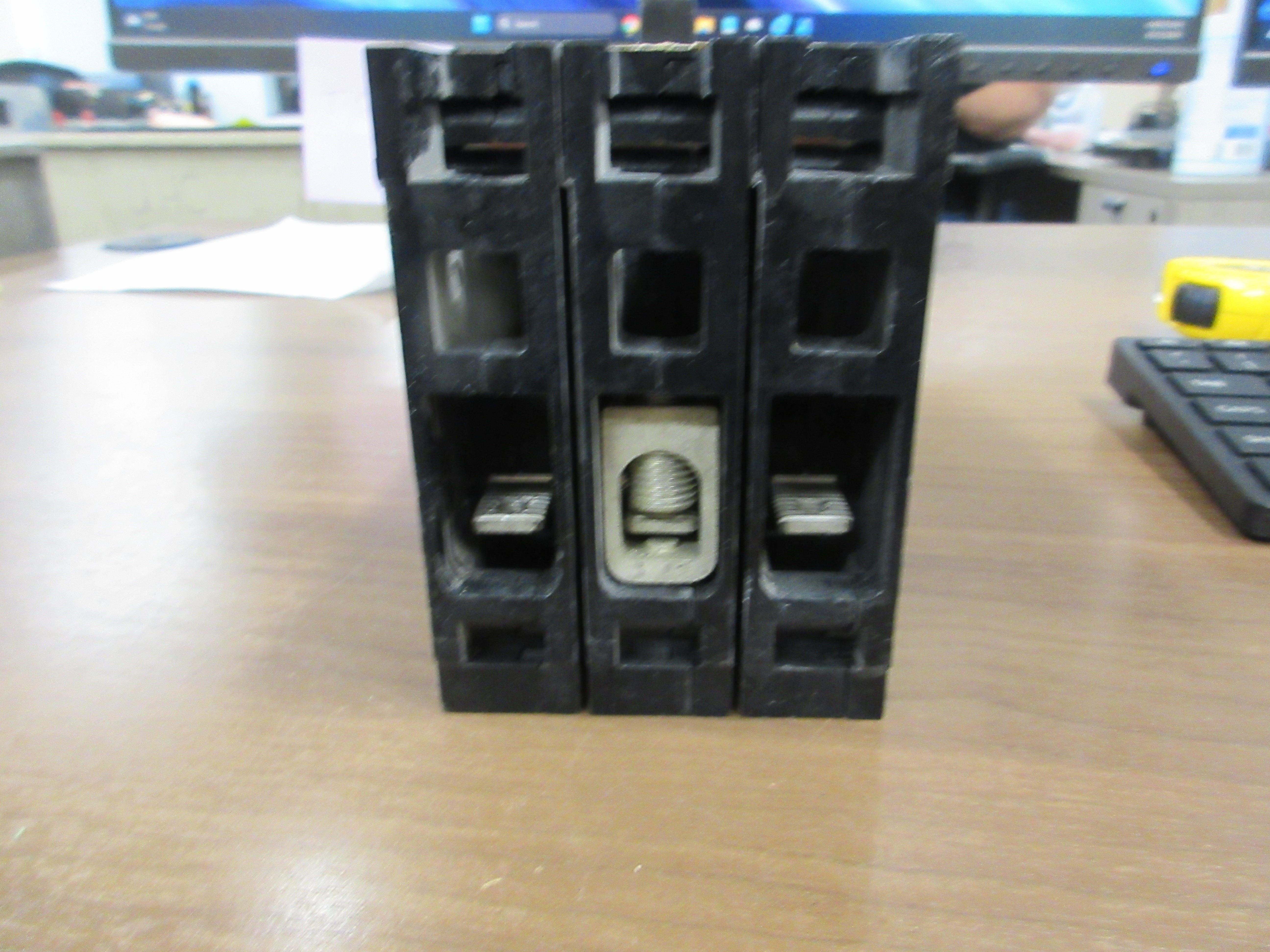 Gould ITE Circuit Breaker E43B040 40A 480V 3 P (1) Lug Used