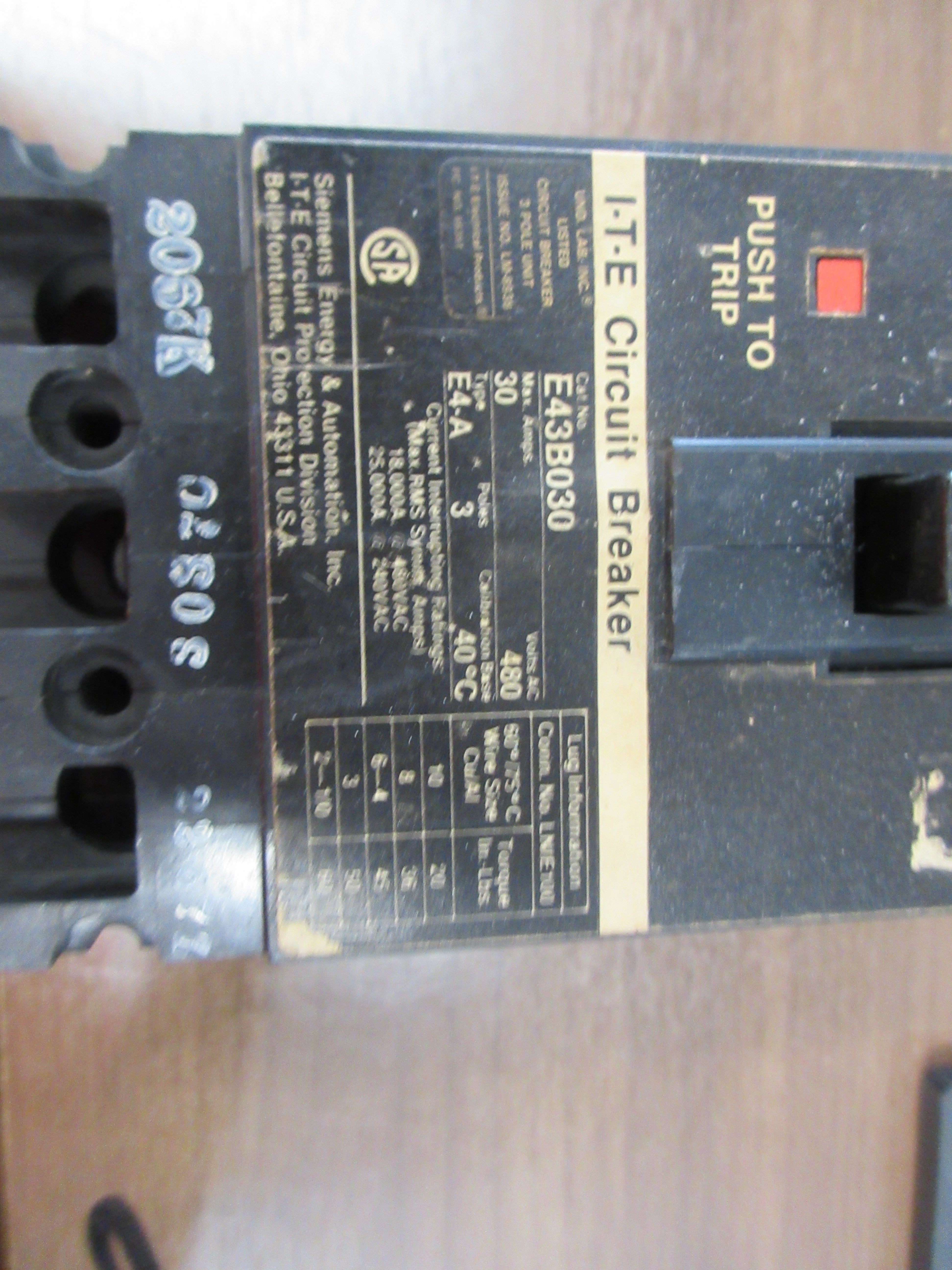 ITE Circuit Breaker E43B030 30A 480V 3P *(1) Lugs* Used
