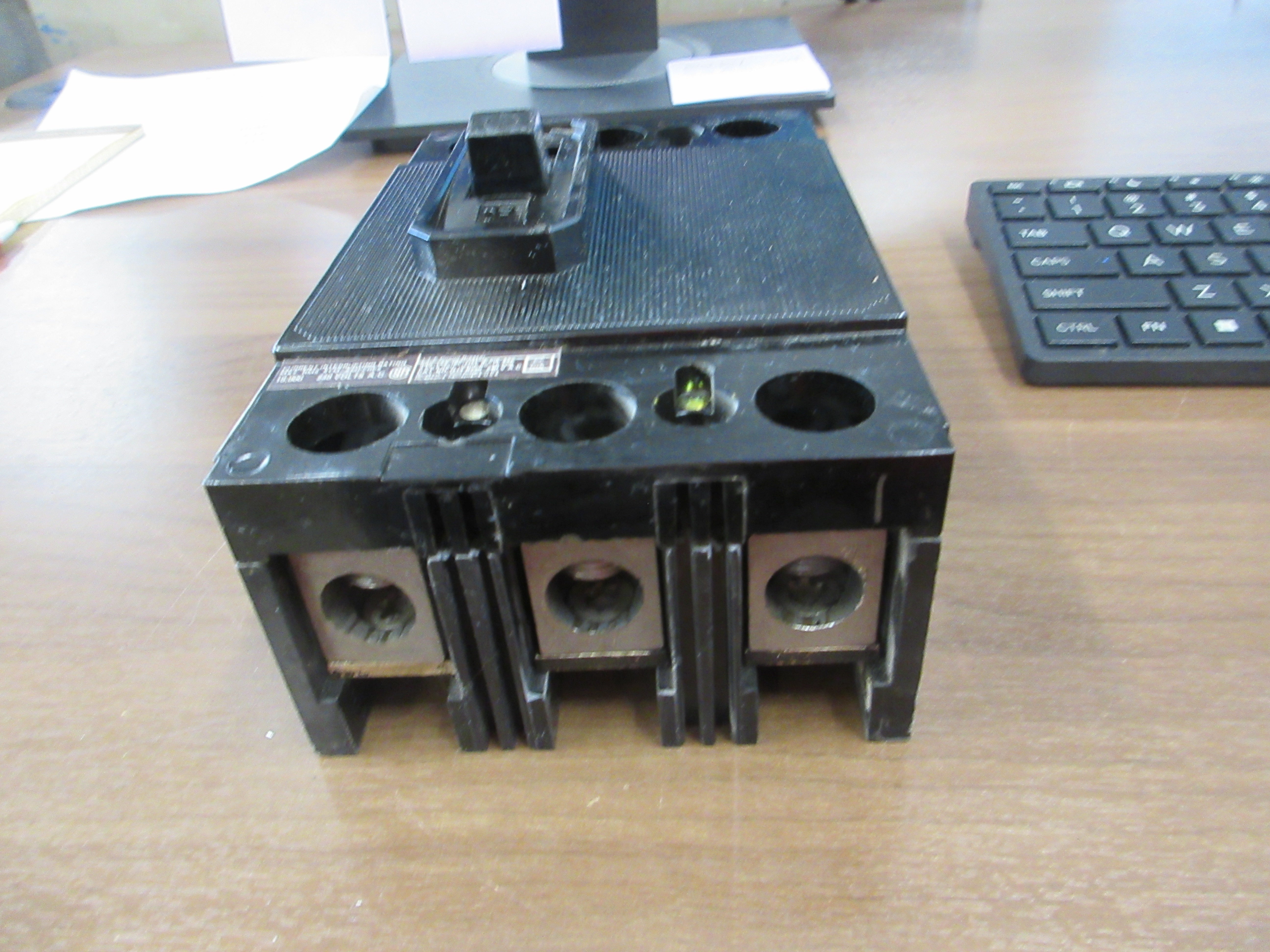ITE Circuit Breaker QJ3-B225 225A 240V 3P Used