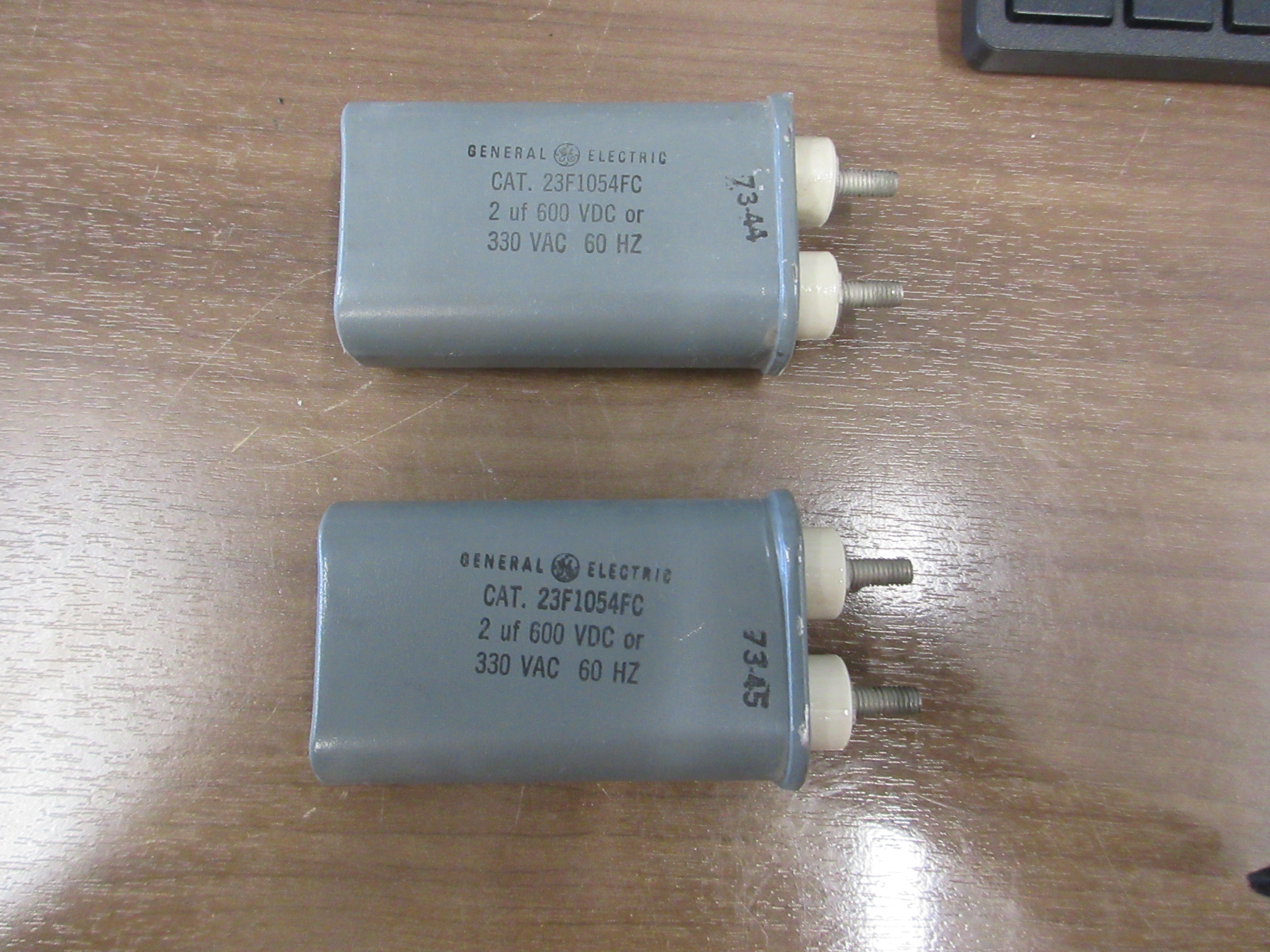 GE Capacitor 23F1054FC 2 uF 600 VDC 330 VAC * Lot 2* Used