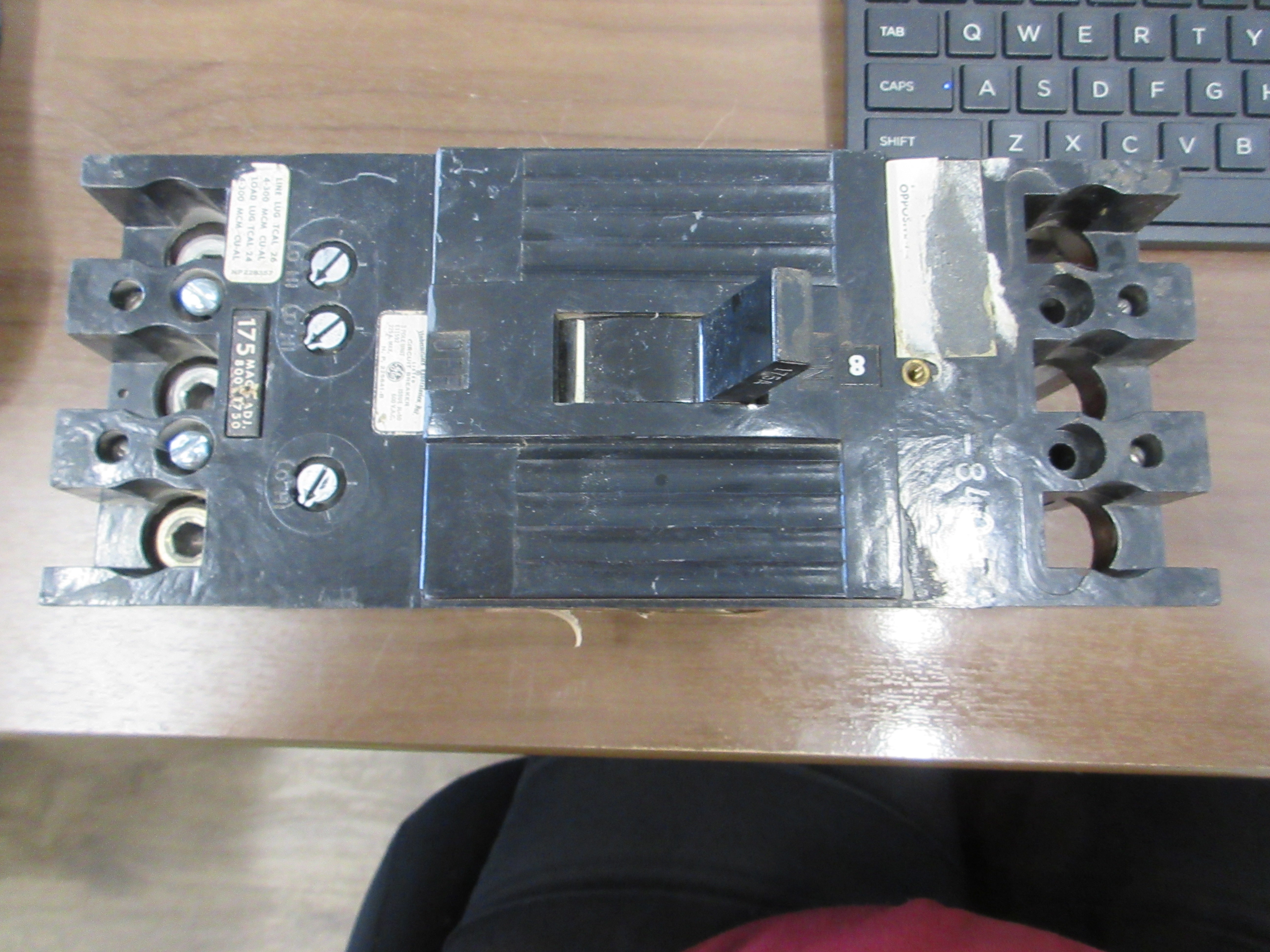 GE Circuit Breaker TFJ 236175 175 A 600 V 3 P (2) Mounting Screws Used