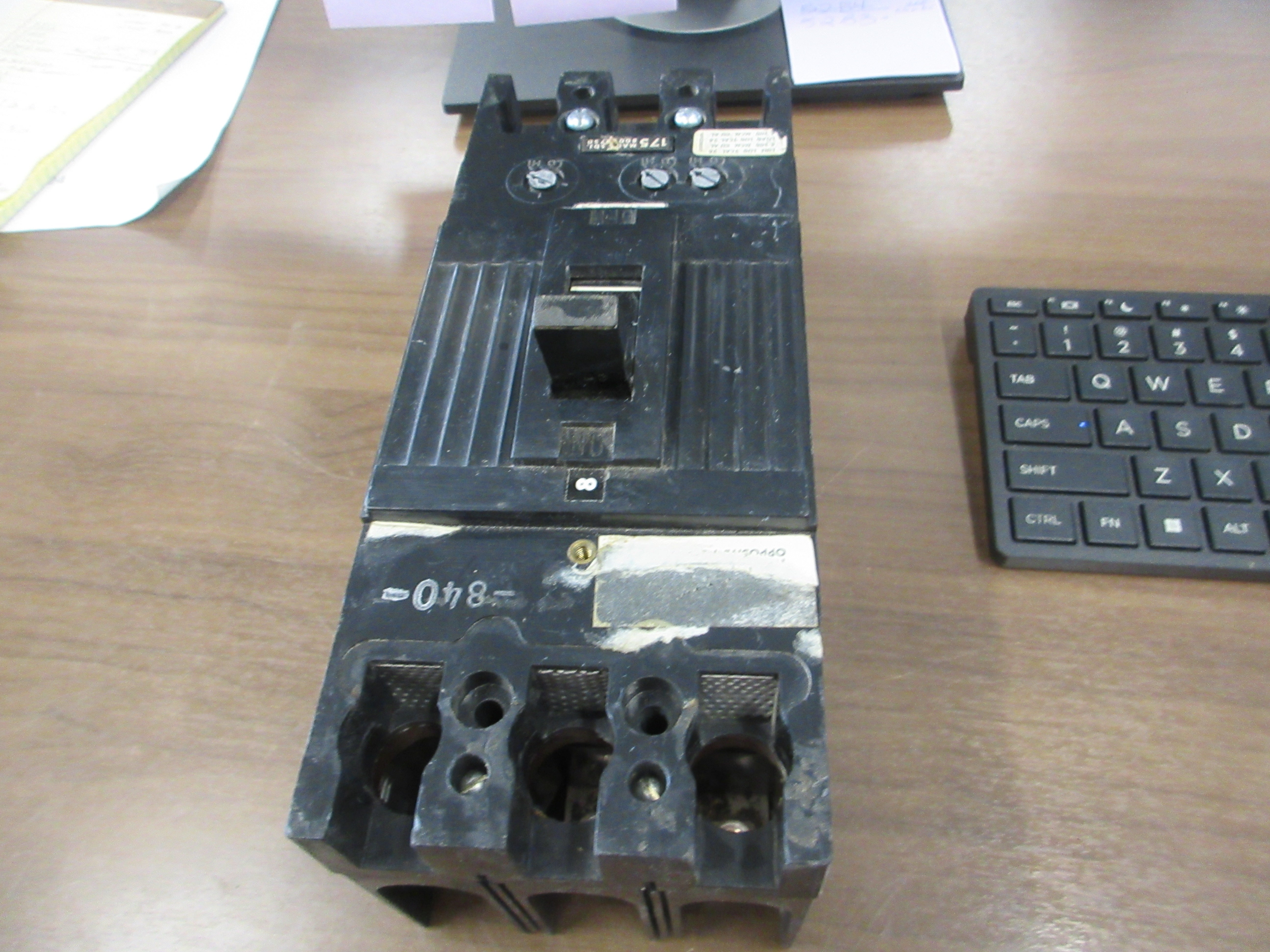 GE Circuit Breaker TFJ 236175 175 A 600 V 3 P (2) Mounting Screws Used