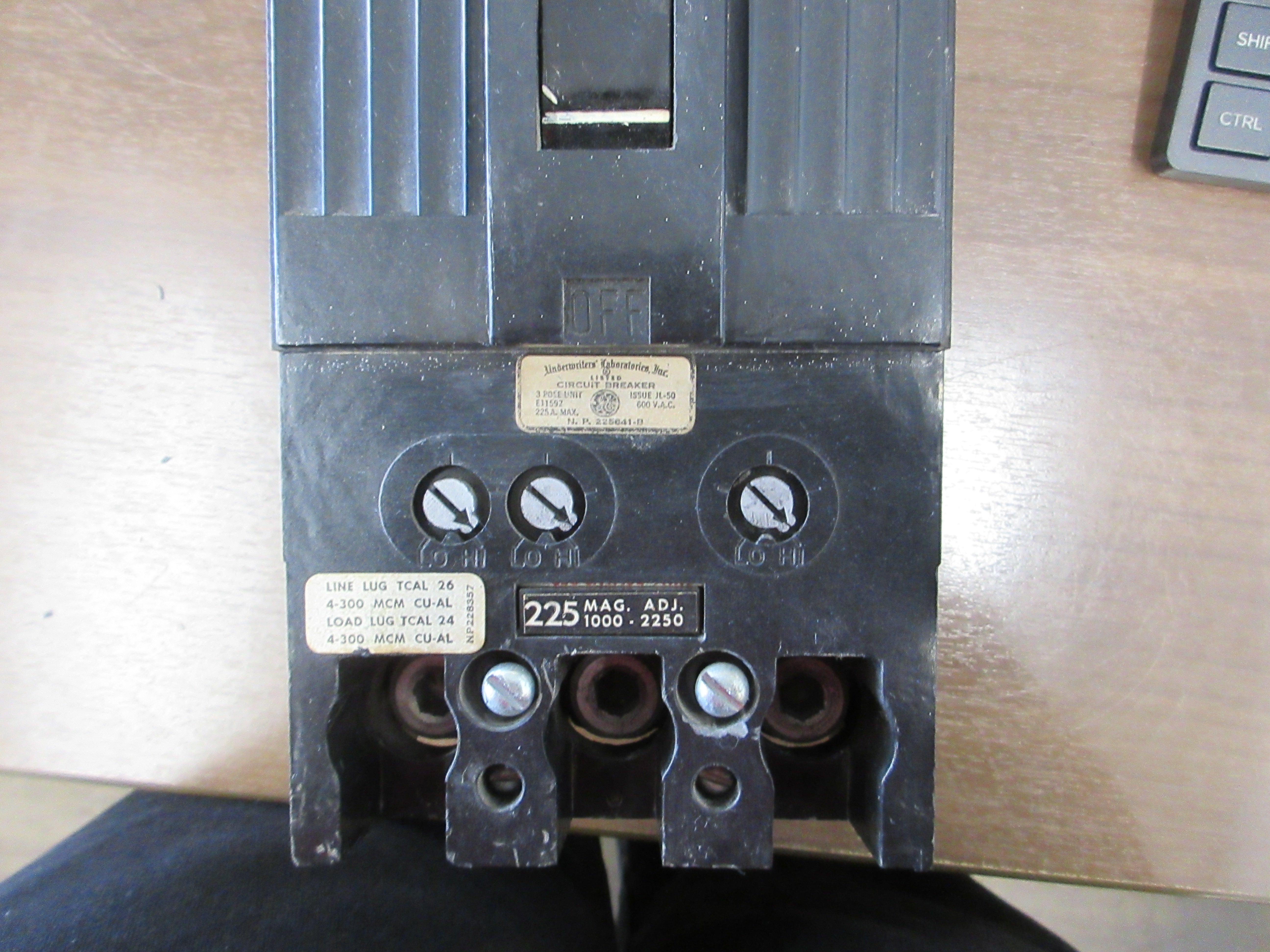 GE Circuit Breaker TFJ236225 225 A 600 V 3 P (2 Mounting Screws Used