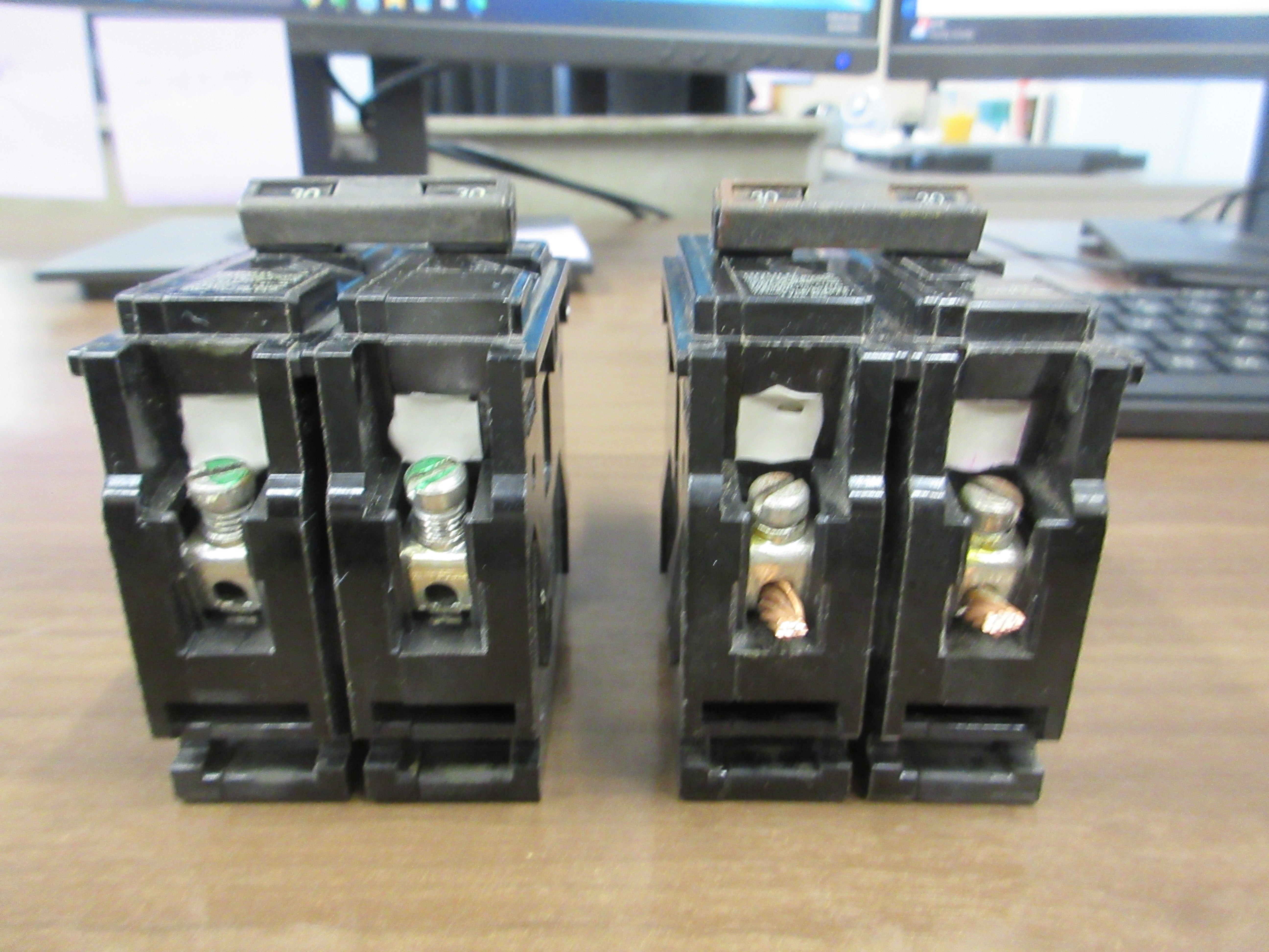 Gould ITE Bolton Circuit Breaker BQ2-B030 30A 120/240V 2 P * Lot of 2 * Used