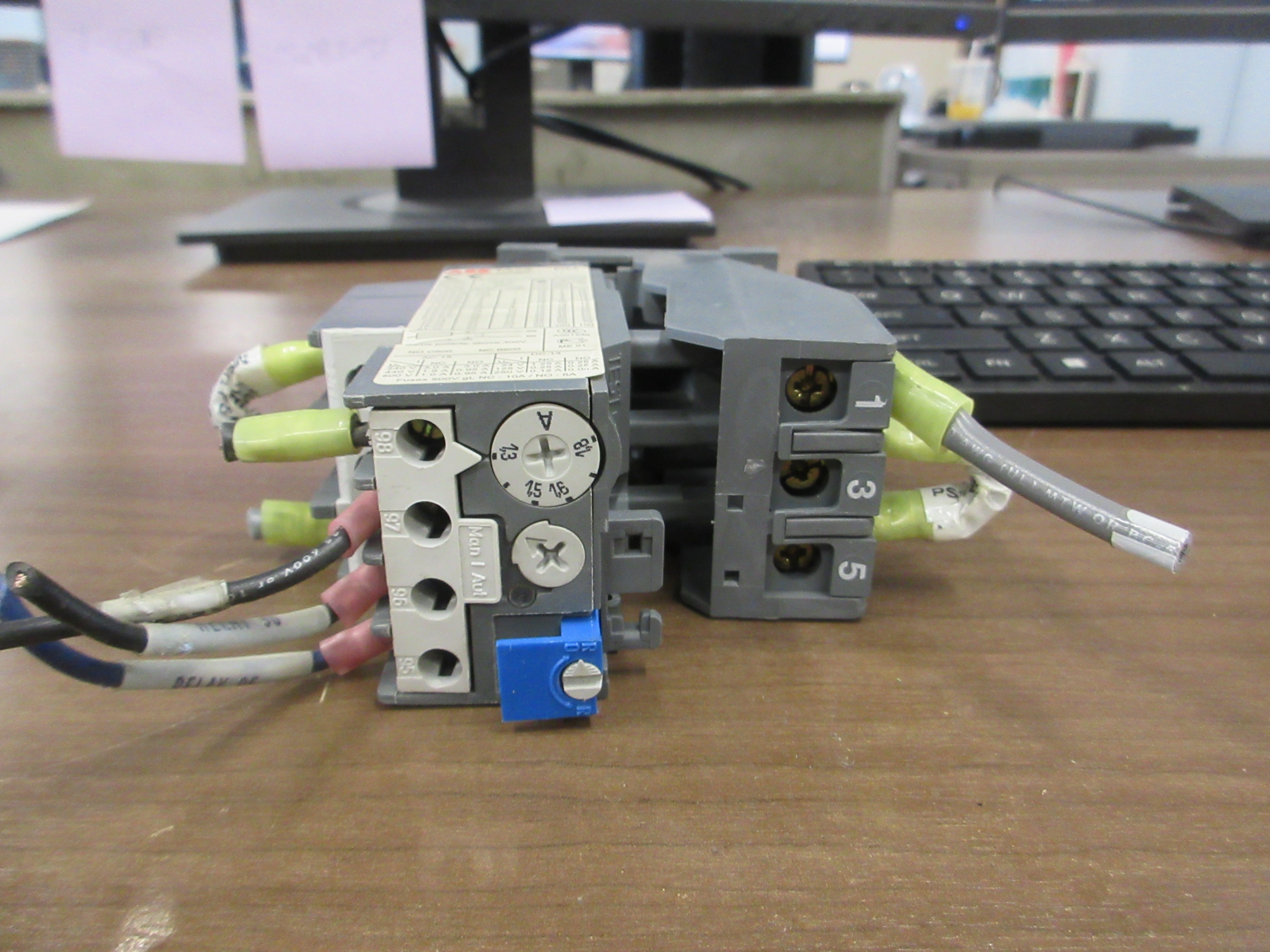 ABB Overload Relay TA25 DU 10-14A 600V 3P Trip: 1.3-1.8A Used