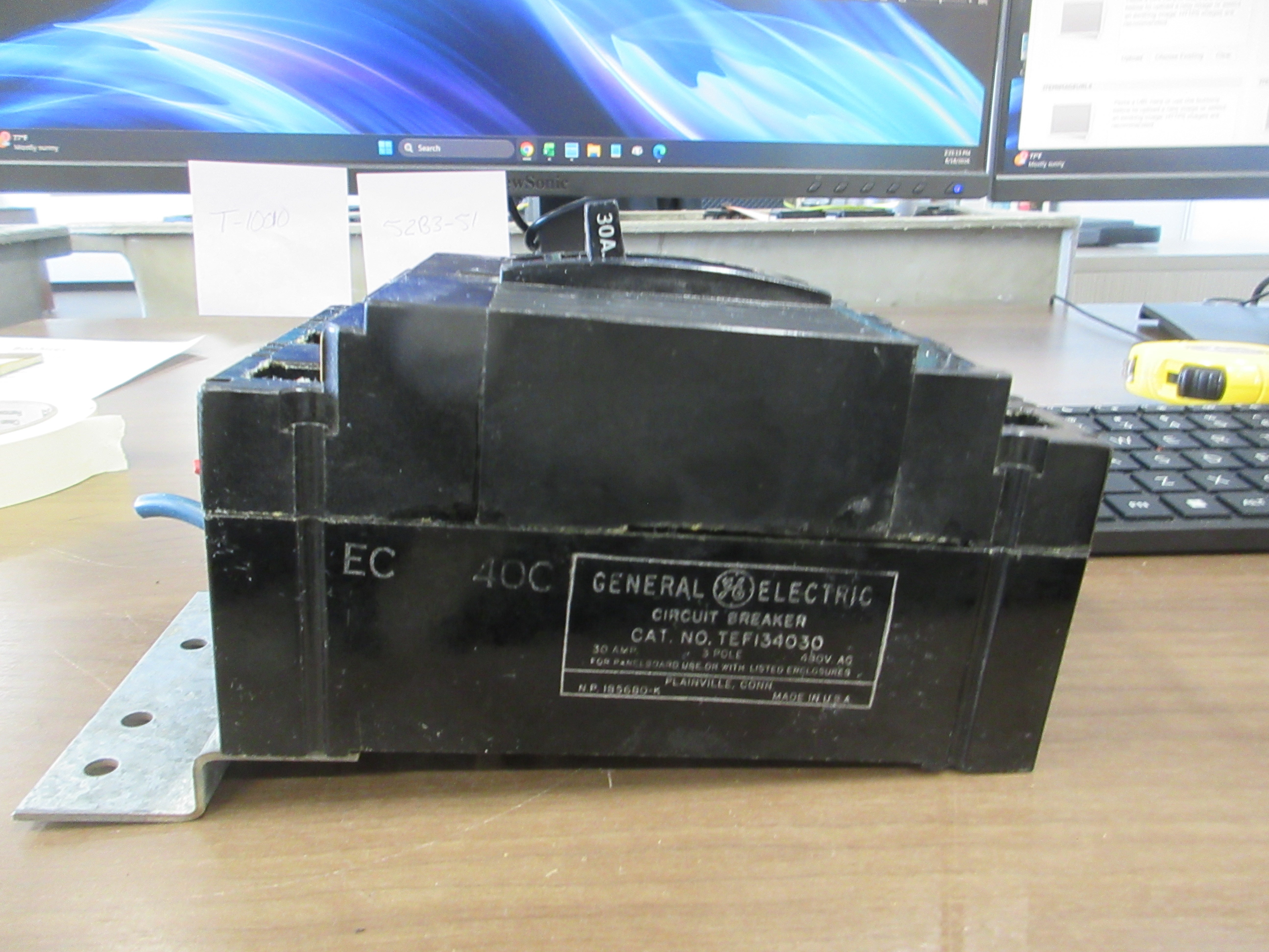 GE Circuit Breaker TEF134030 30A 480V 3P W/Mount Used