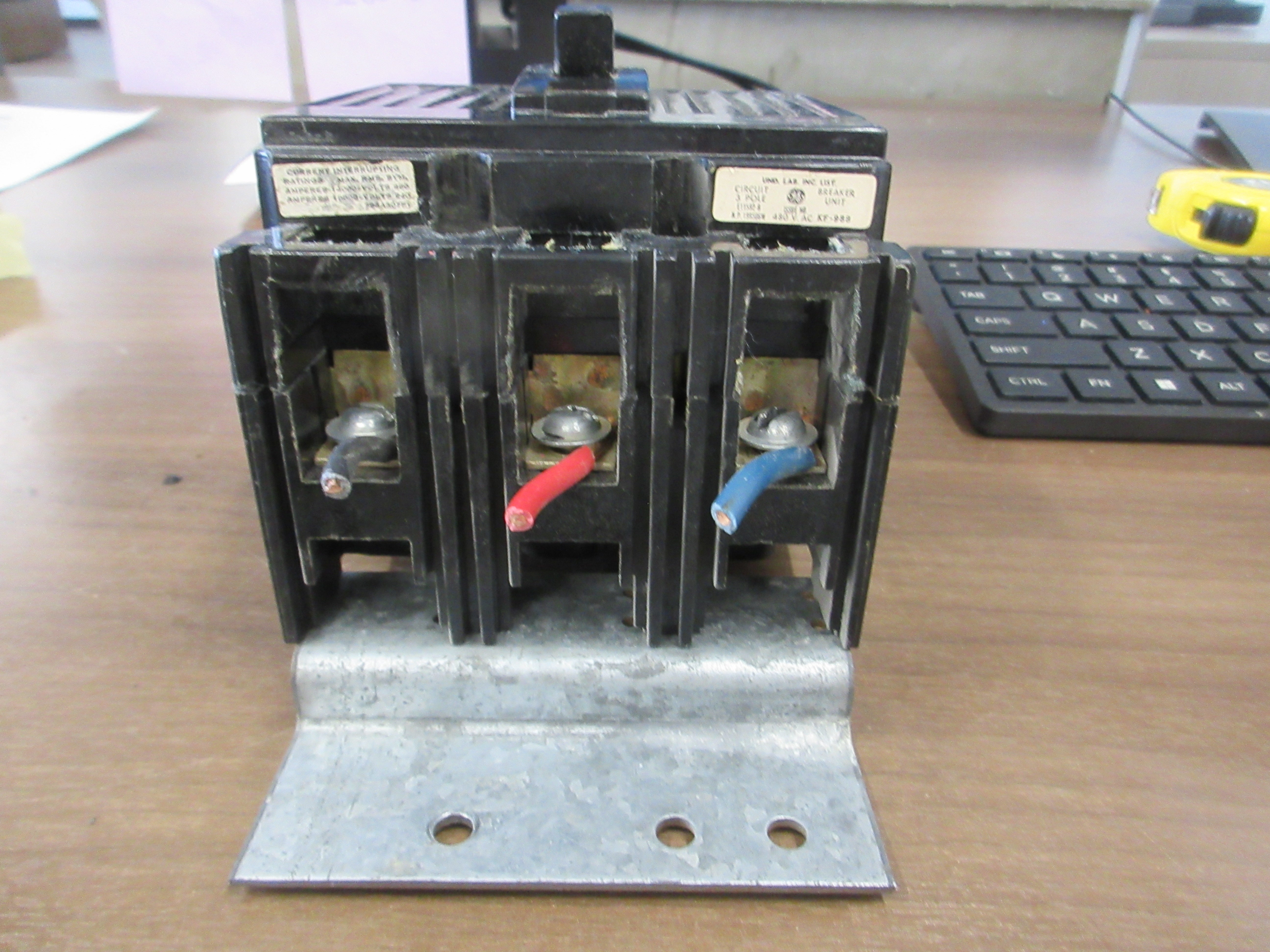 GE Circuit Breaker TEF134030 30A 480V 3P W/Mount Used