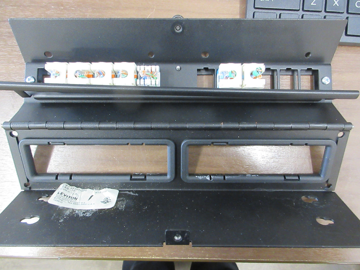 Leviton Quickport Vertigo Zero-U Patch panel 49280-QP0 12- Space Used