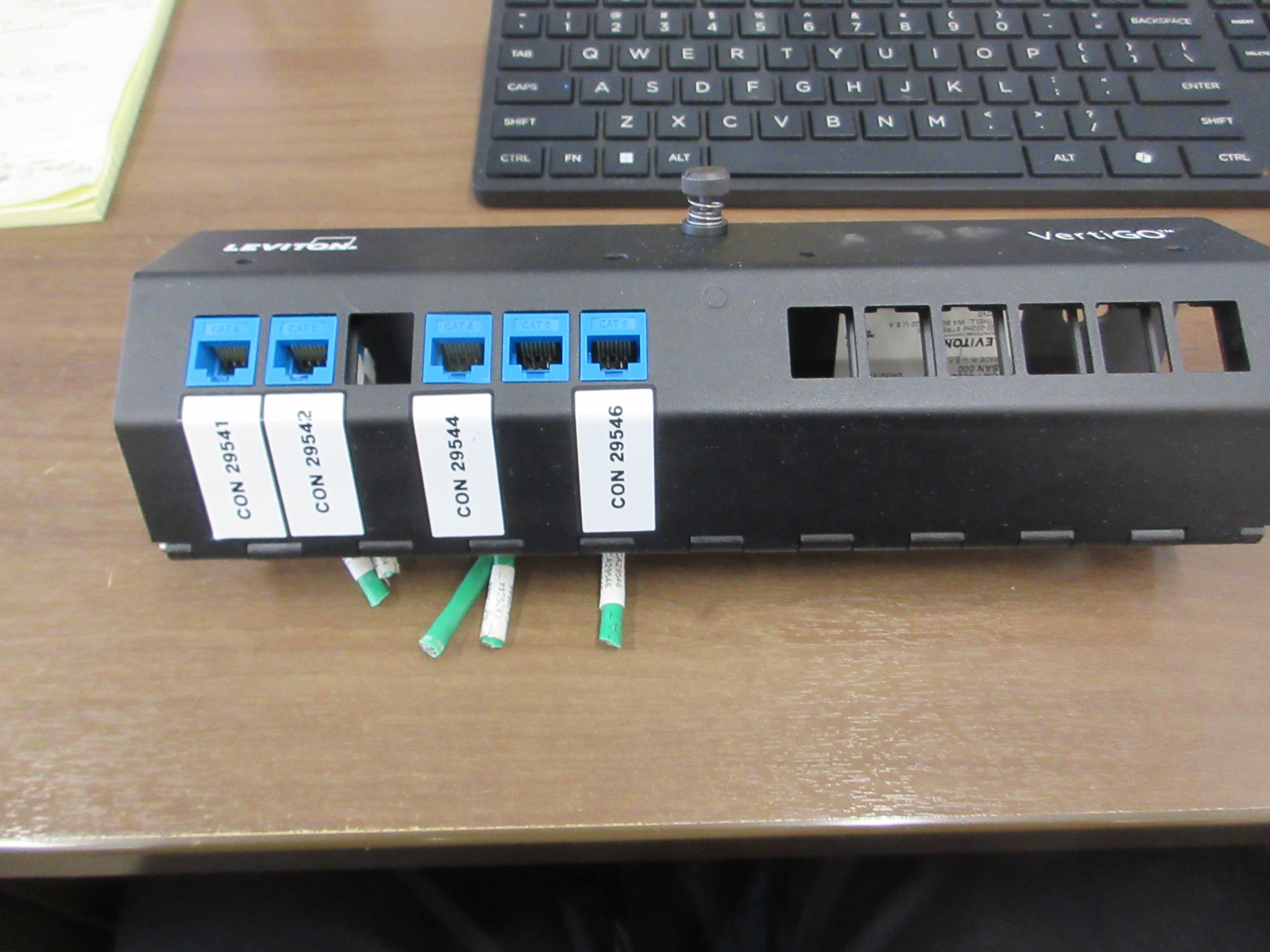 Leviton Quickport Vertigo Zero-U Patch Panel 49280-QP0 12-Space Used