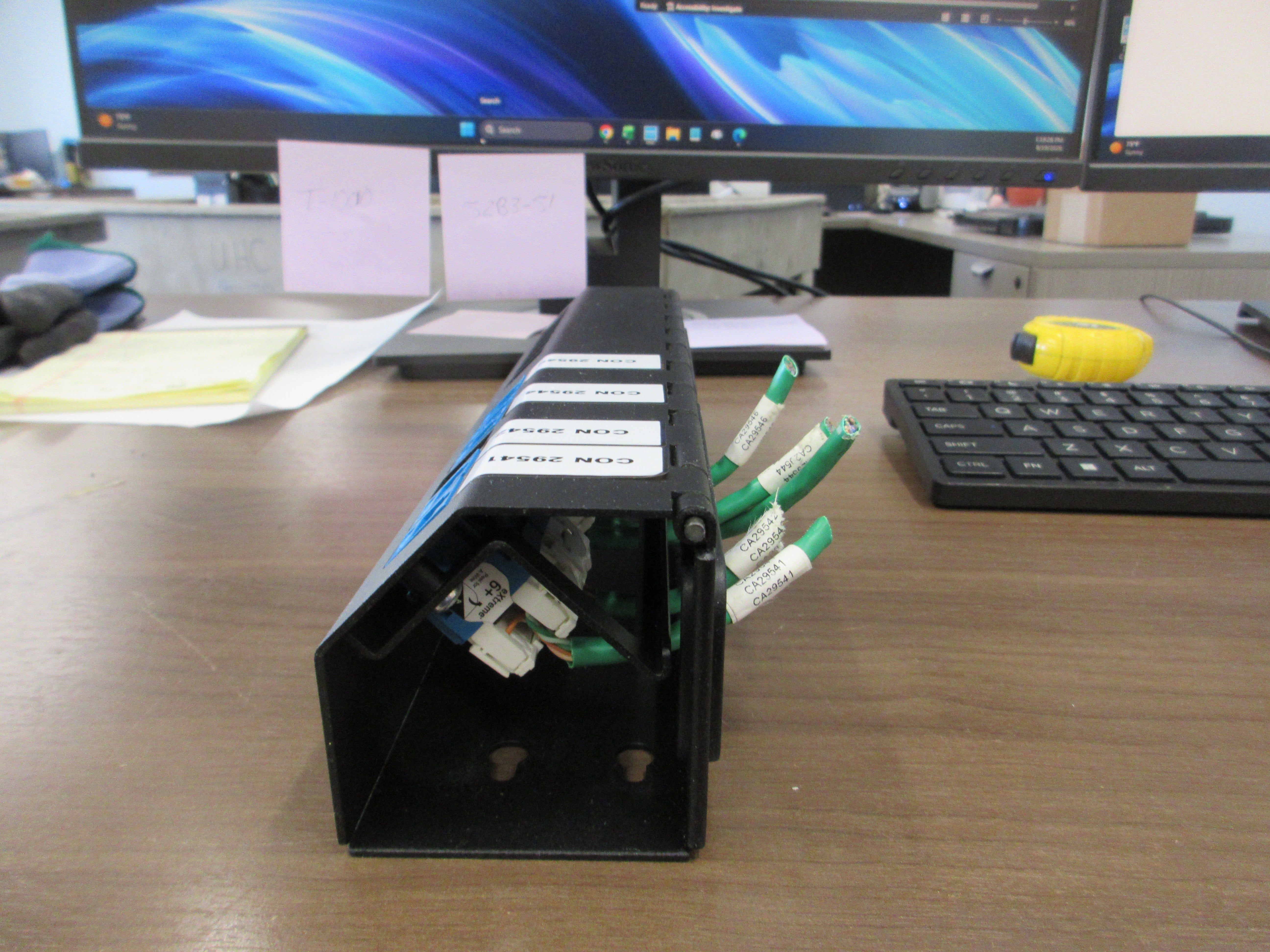Leviton Quickport Vertigo Zero-U Patch Panel 49280-QP0 12-Space Used