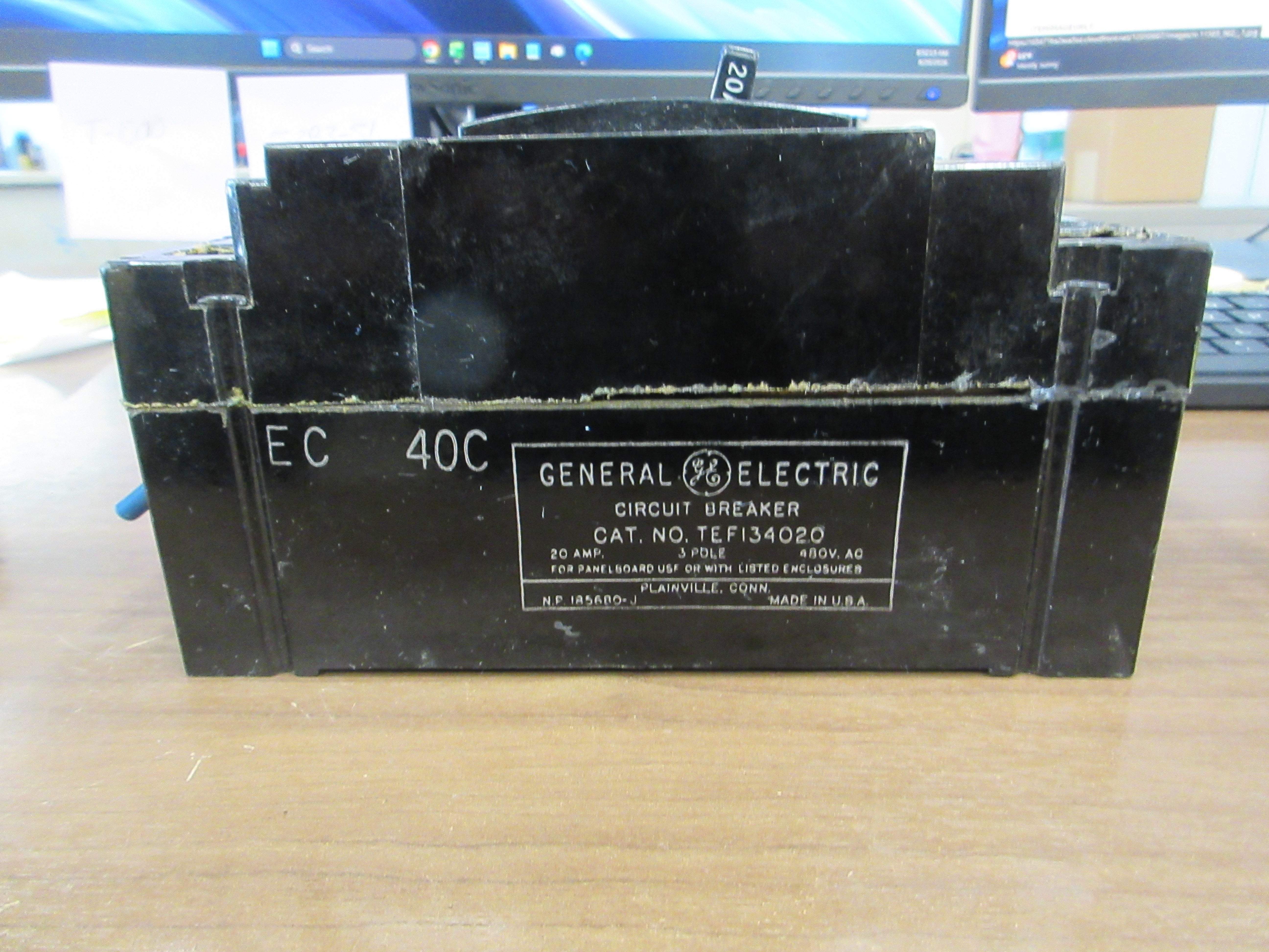 GE Circuit Breaker TEF134020 20A 480V 3P (2) Mounting Screws Used
