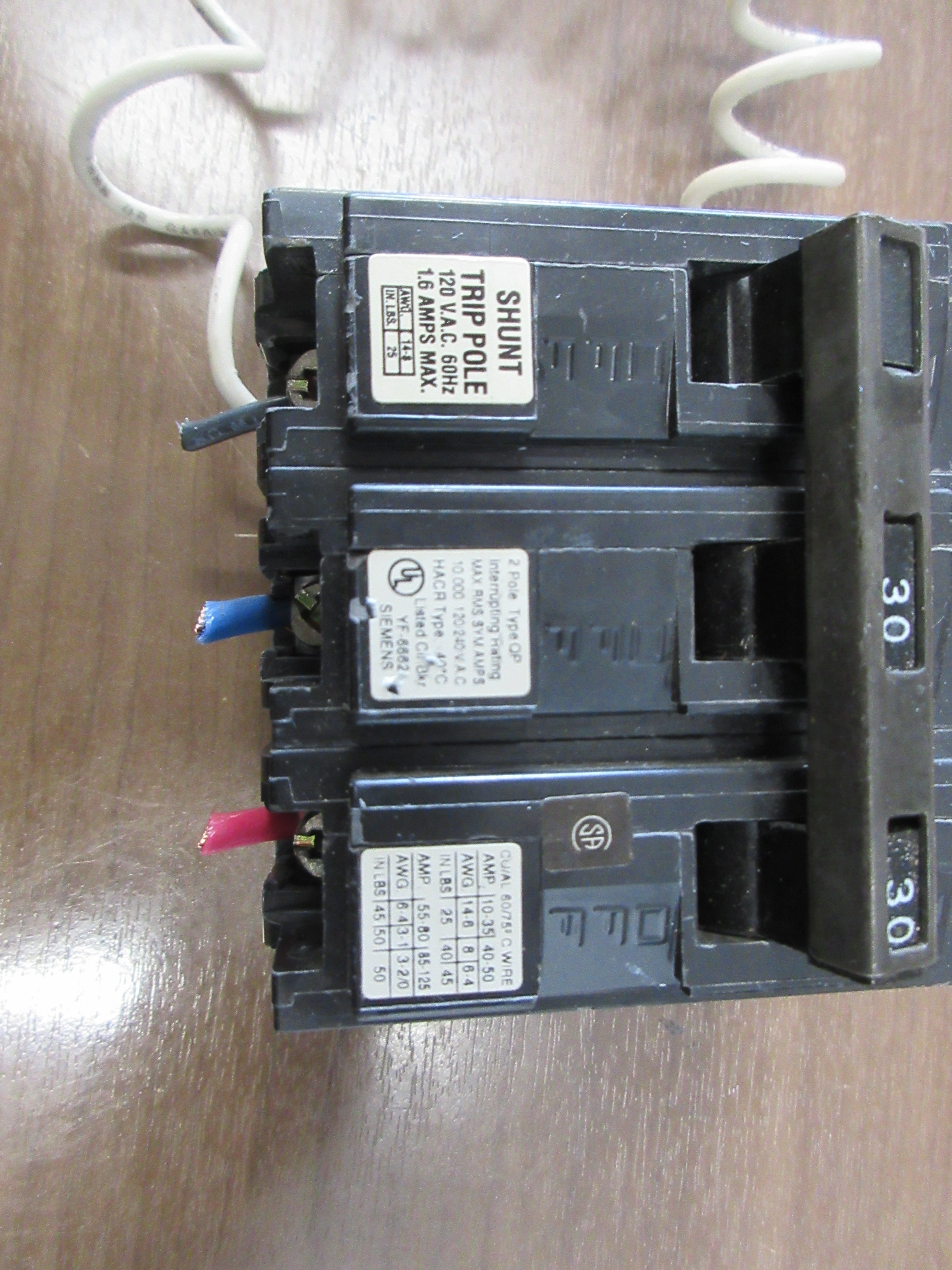 Siemens Type QP Clip-0n Shunt Trip Circuit Breaker Q23000S01 30A 120/240V Used