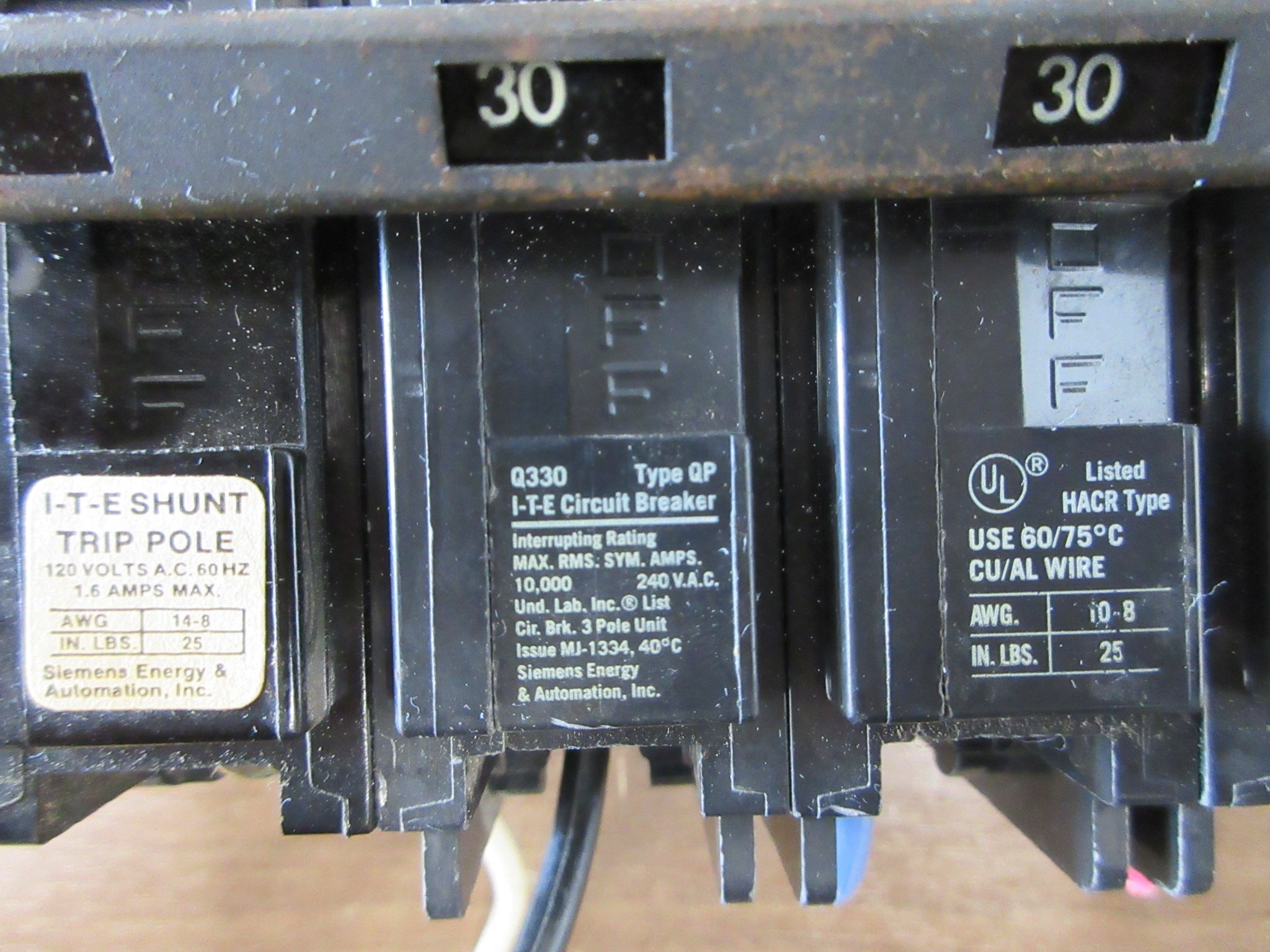 ITE Type QP Clip-On Shunt Trip Circuit Breaker Q33000501 30A 240V Used