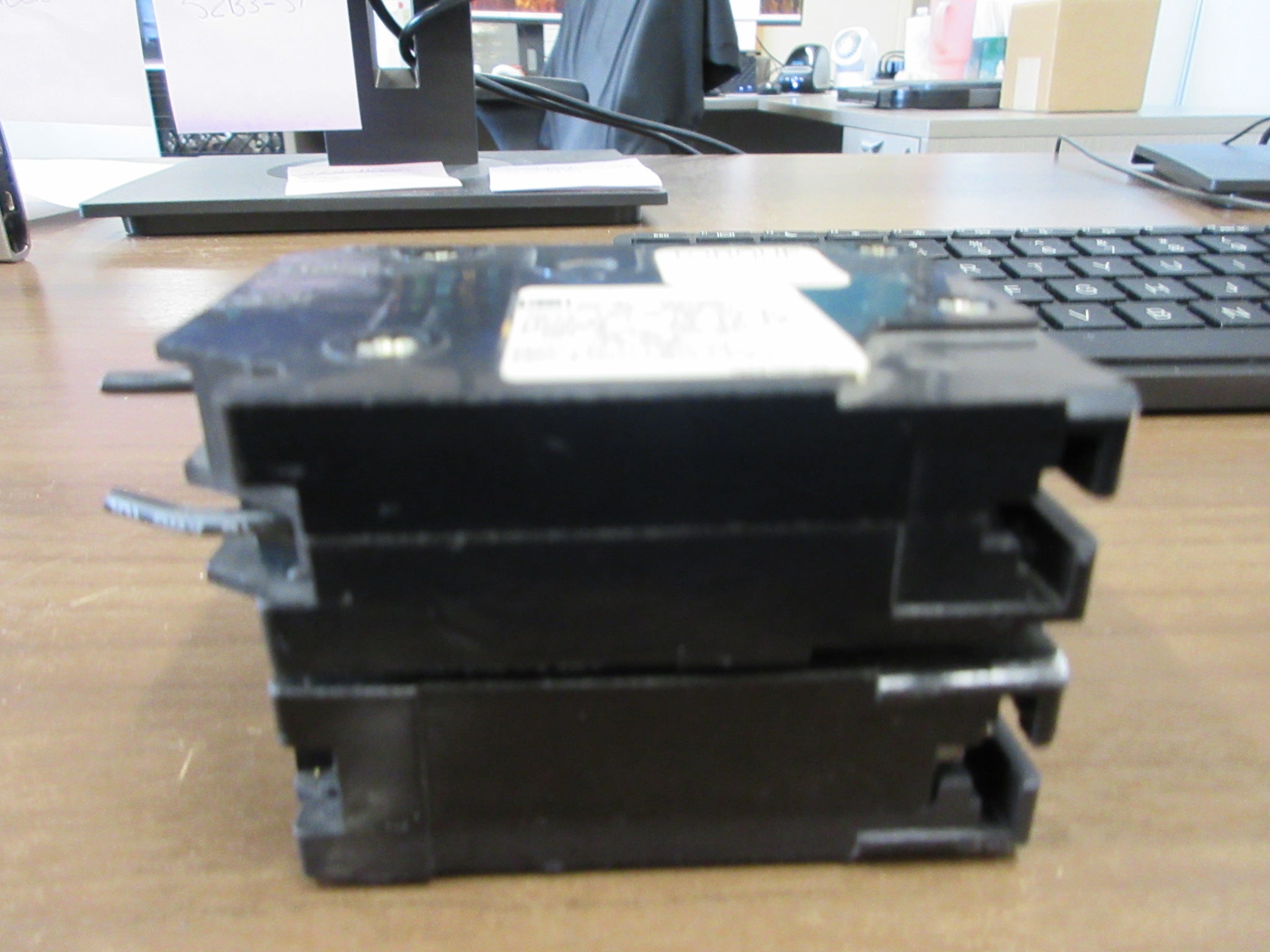 Cutler-Hammer Clip-On Shunt Trip Circuit Breaker BR120ST 20A 12/240V Used