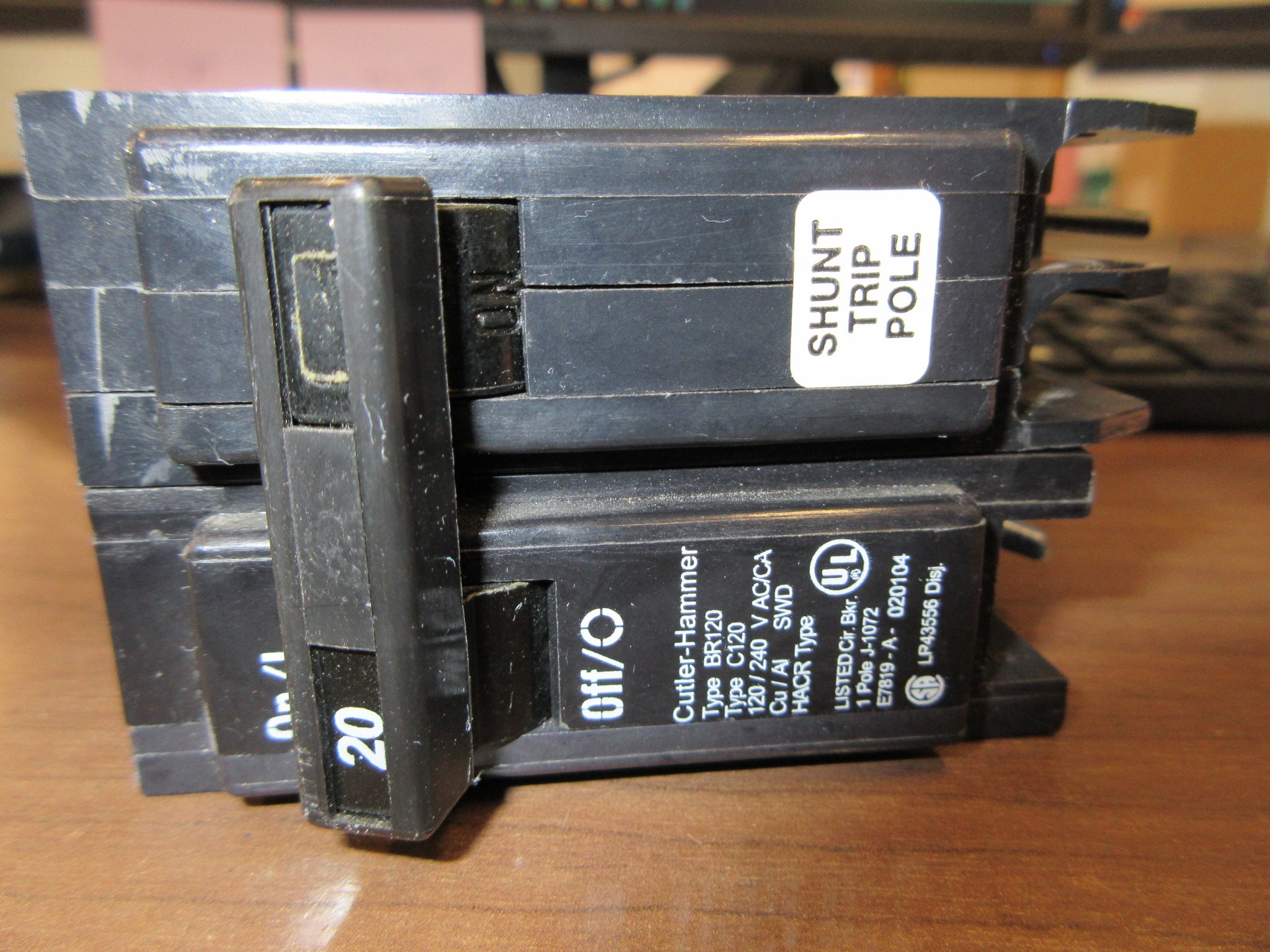 Cutler-Hammer Clip-On Shunt Trip Circuit Breaker BR120ST 20A 12/240V Used